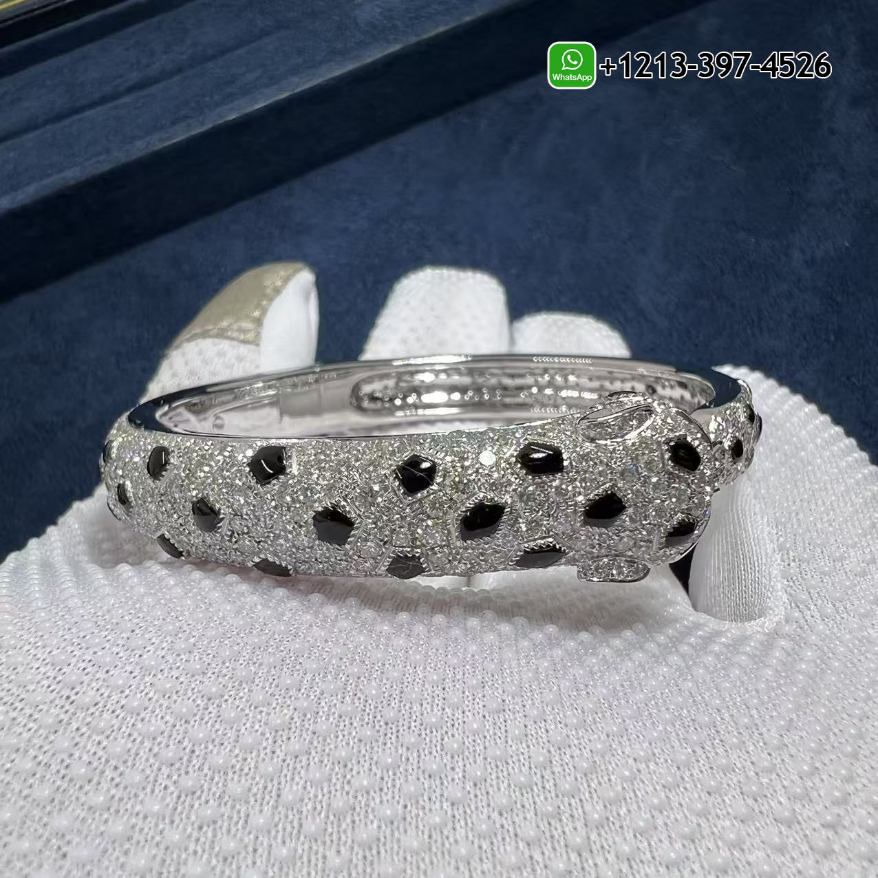 0ryuu5am1ba Cartier Panthere De Cartier Full Pave Diamond Emeralds Onyx 18k White Gold Bracelet For Sale - High Quality 18k Gold and Diamond Luxury Distinctive Collection Designer Jewelry Customized Factory Price - Image 4