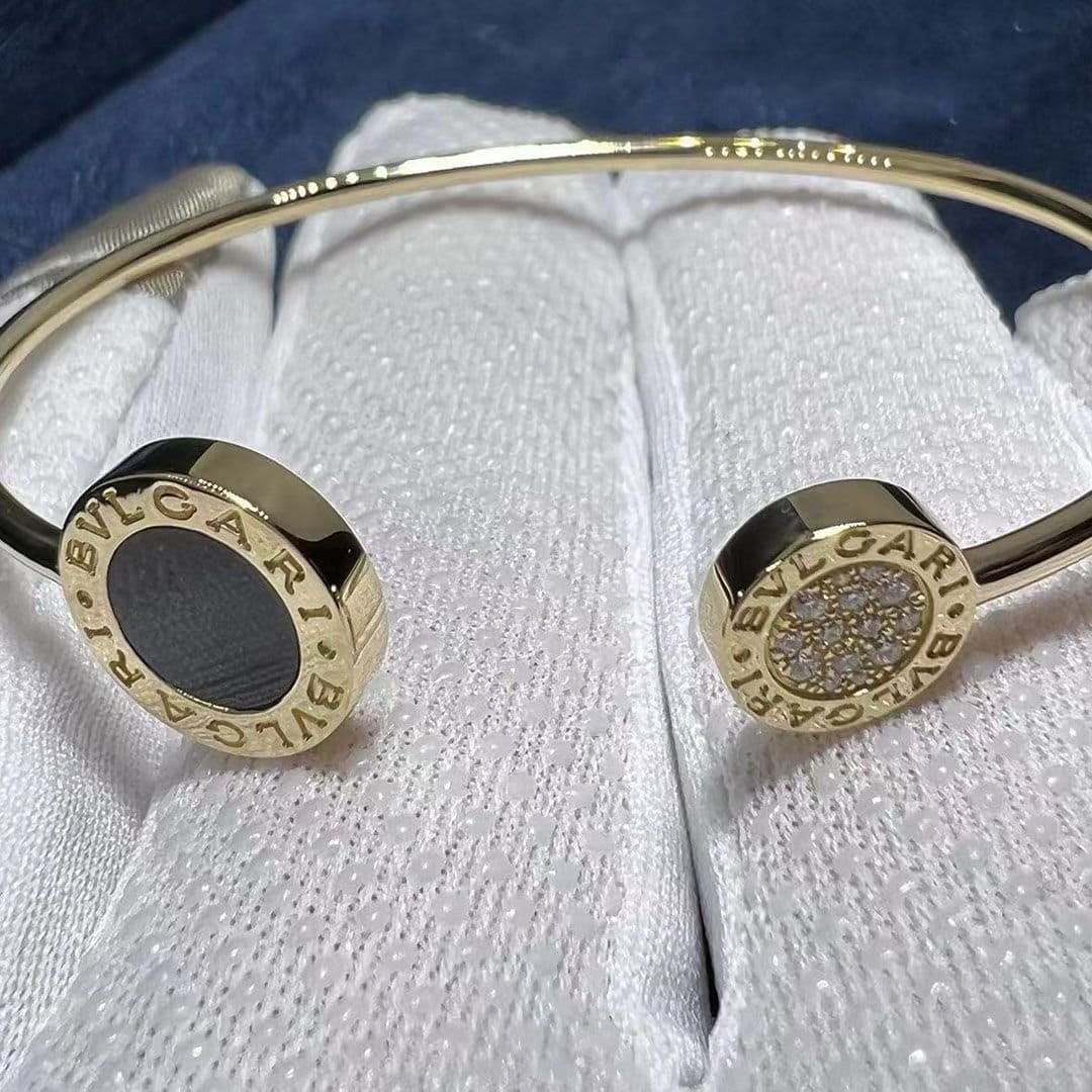 bvlgari bvlgari 18 kt yellow gold bracelet set with onyx element and pave diamonds