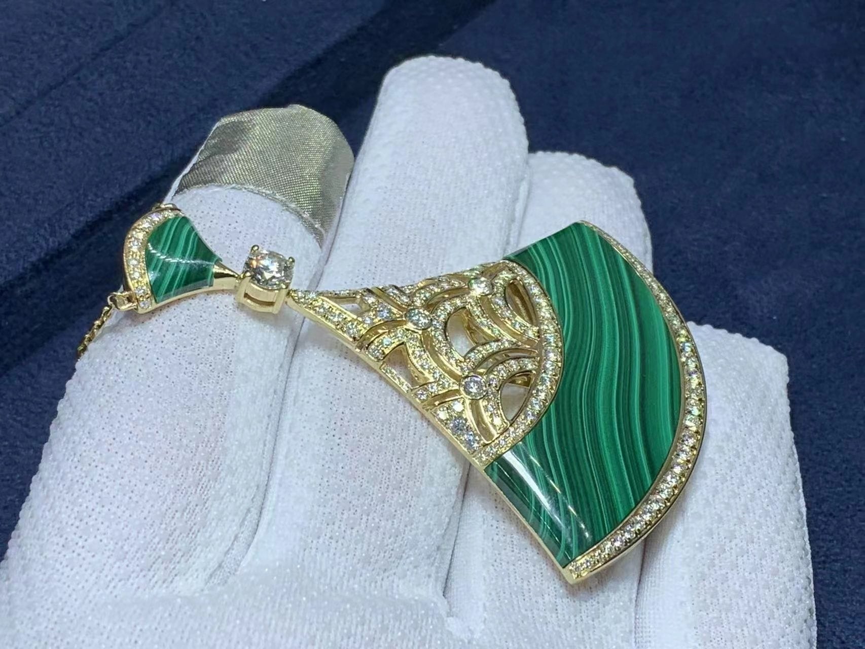 bulgari divas dream 18k yellow gold malachite and diamonds large pendant necklace 1