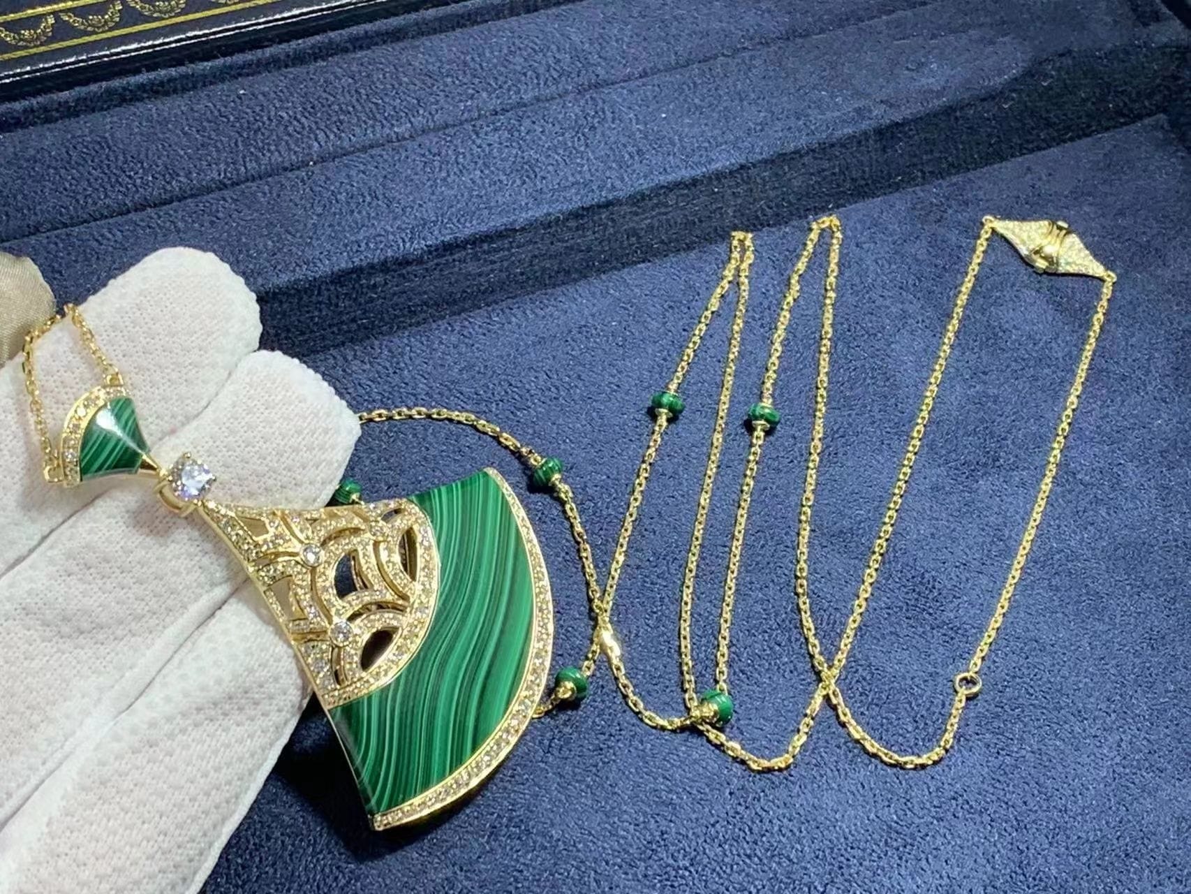 bulgari divas dream 18k yellow gold malachite and diamonds large pendant necklace 8