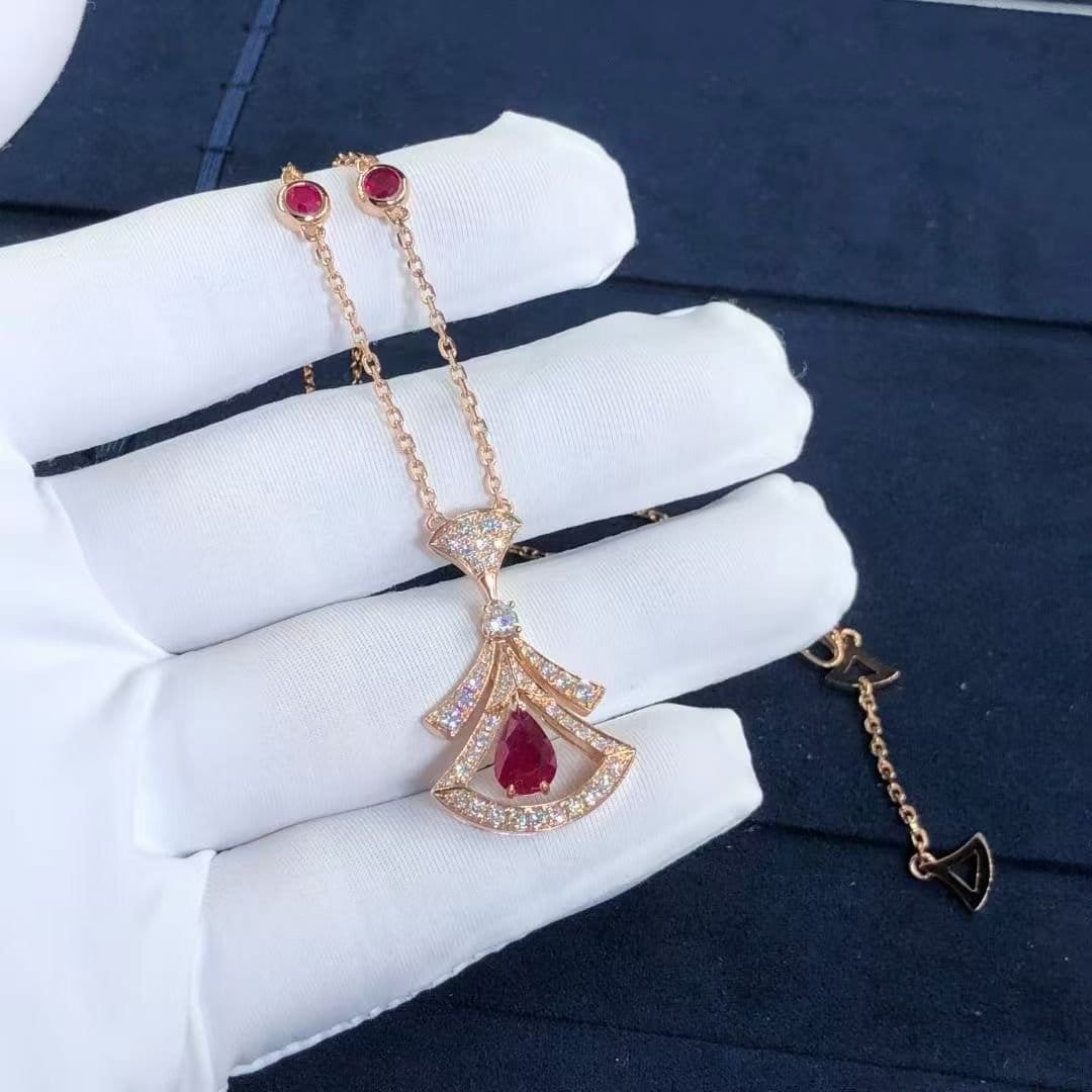 bulgari divas dream necklace rose gold set rubies and diamonds 4