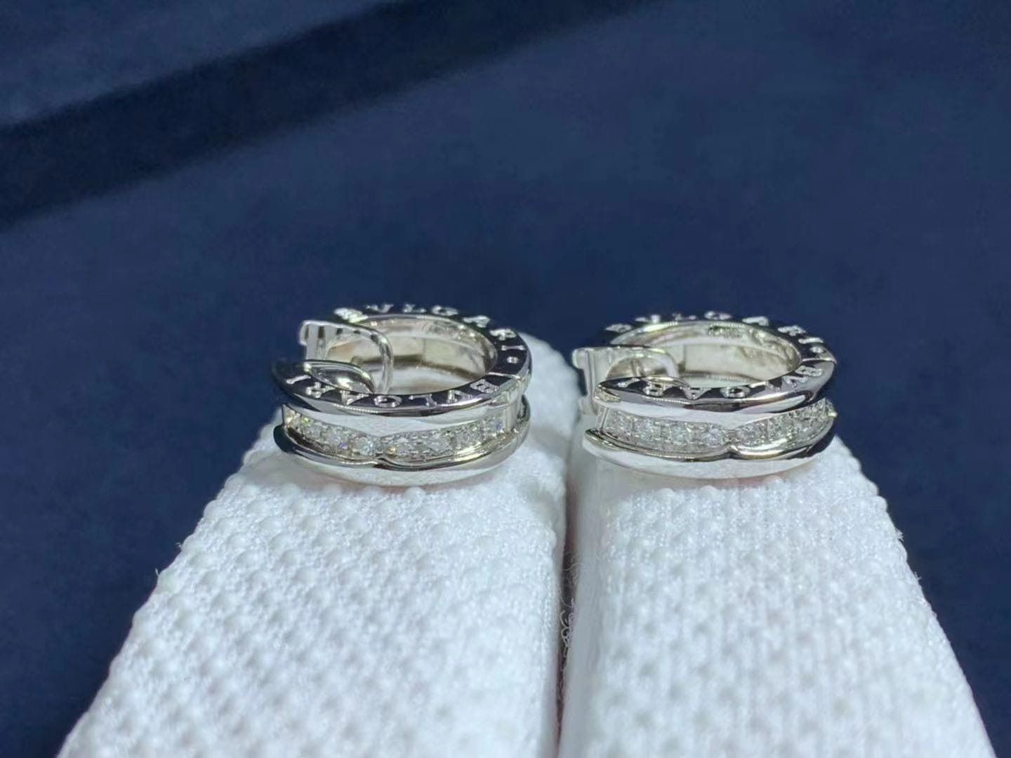 bvlgari b.zero1 small 18 kt white gold set with pave diamonds on the spiral hoop earrings 3