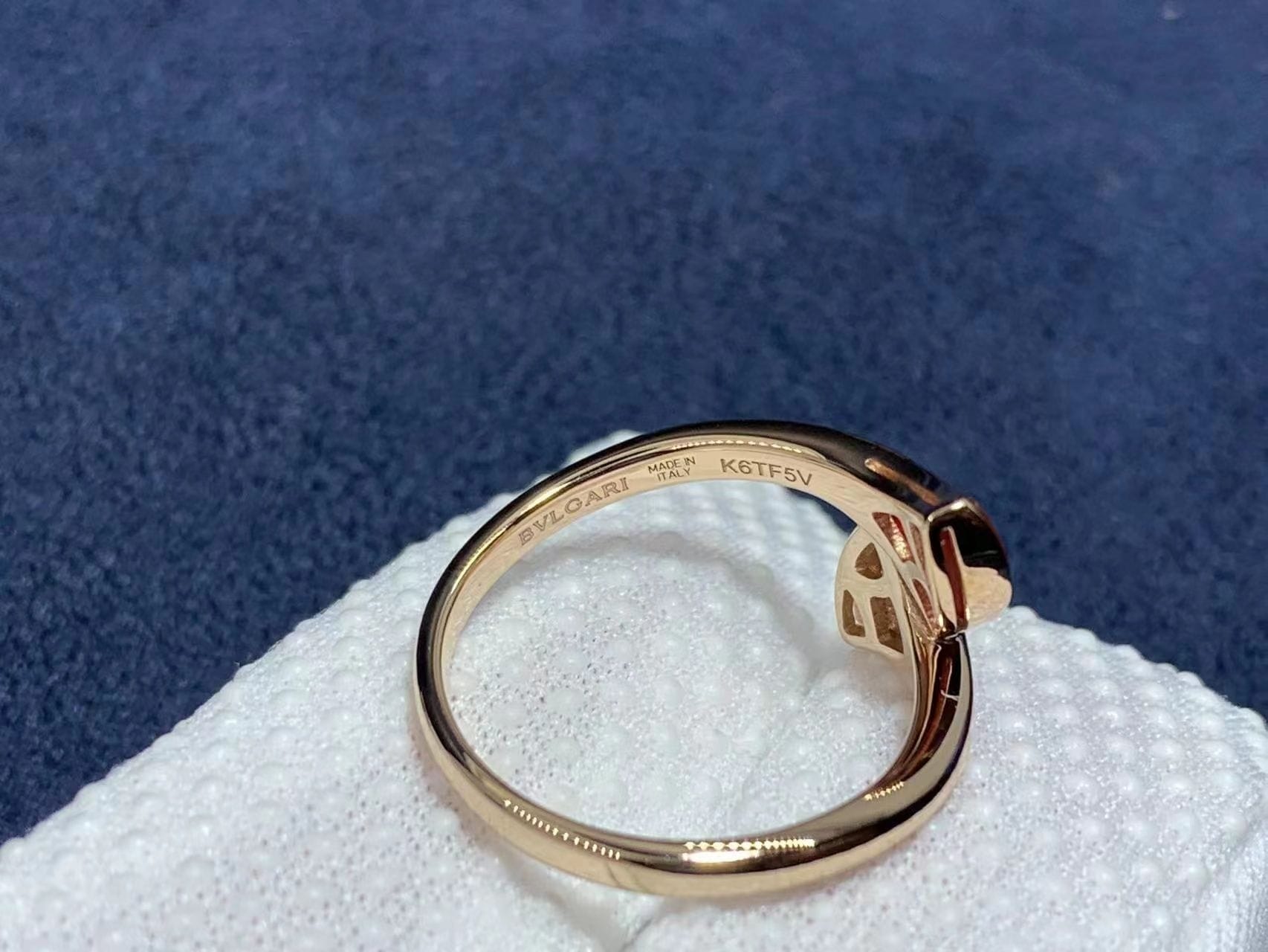 bvlgari divas dream 18 kt rose gold set with carnelian element and pave diamonds ring 2