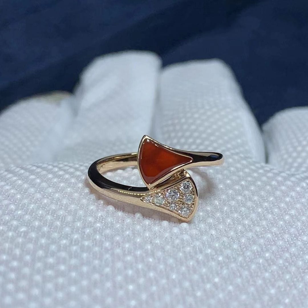 bvlgari divas dream 18 kt rose gold set with carnelian element and pave diamonds ring