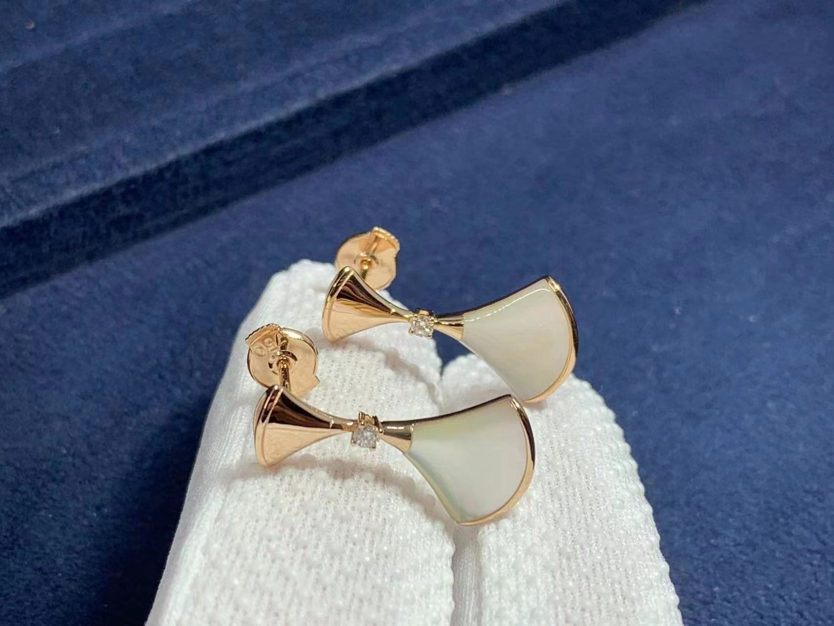 bvlgari divas dream 18k rose gold set with mother of pearl elements diamonds earrings 1