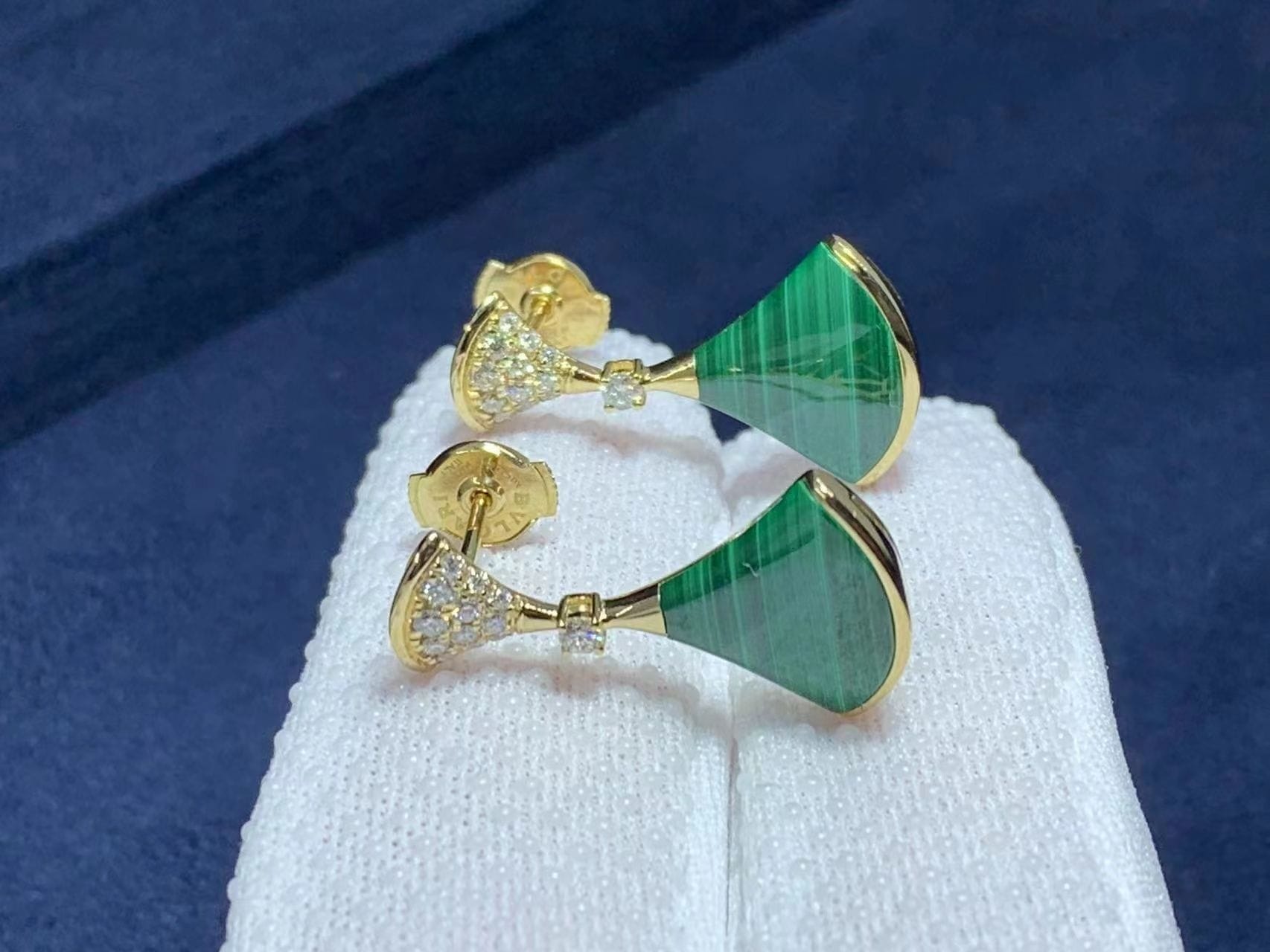 bvlgari divas dream 18k yellow gold malachite and diamond earrings 1