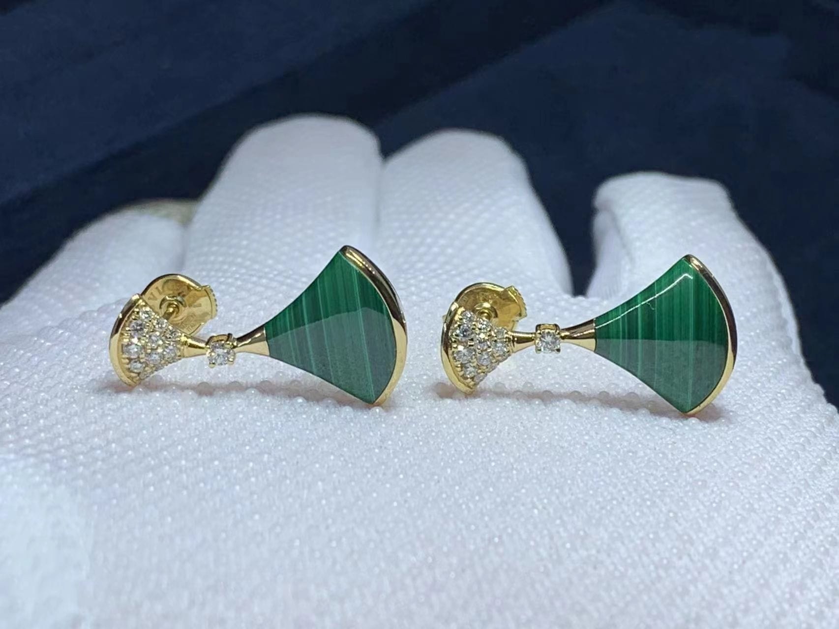 bvlgari divas dream 18k yellow gold malachite and diamond earrings 4