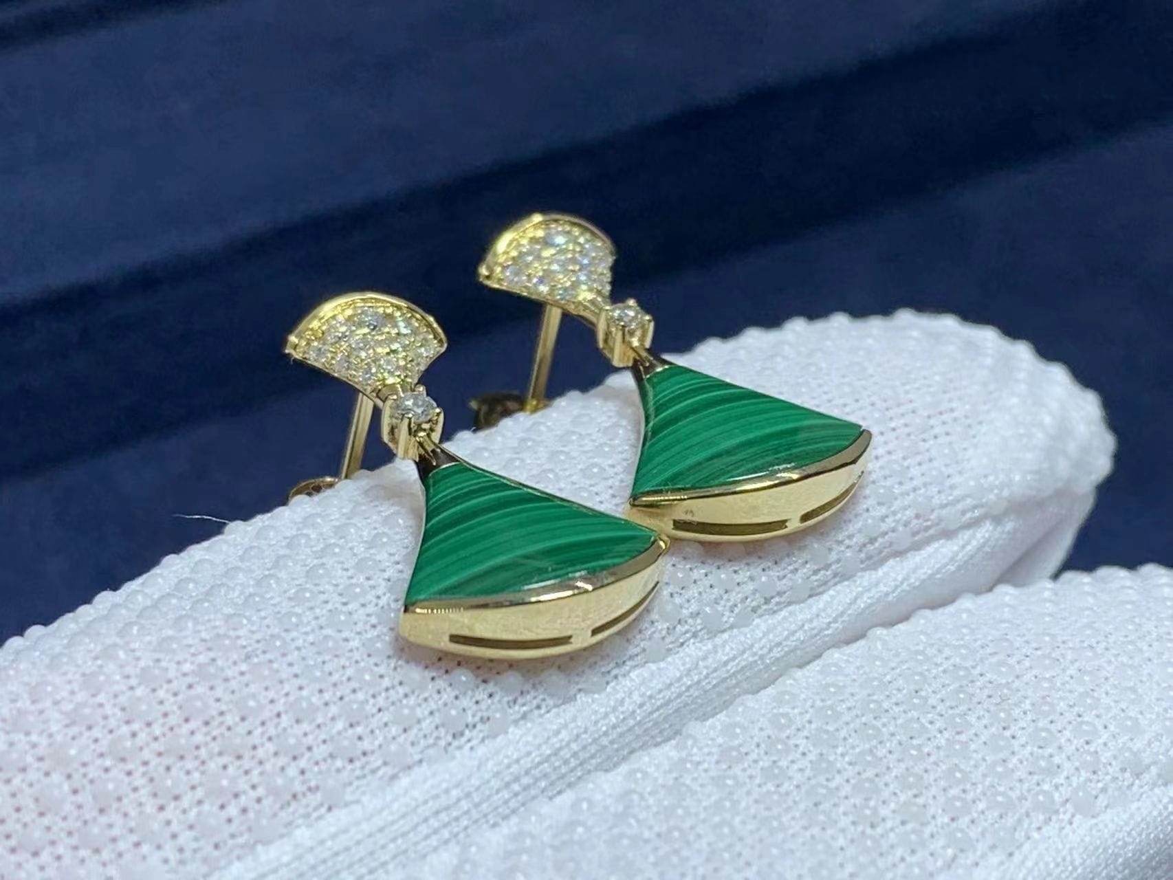 bvlgari divas dream 18k yellow gold malachite and diamond earrings 6