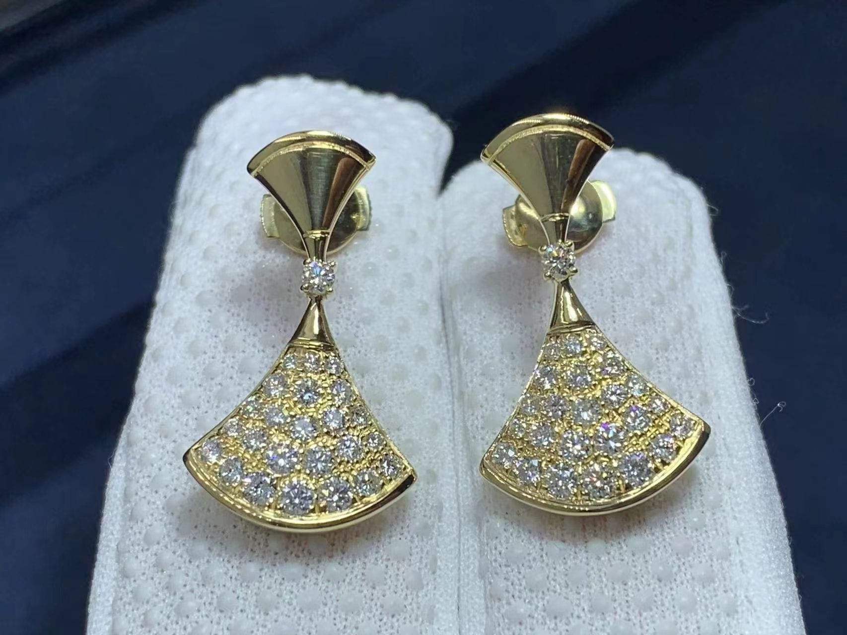 bvlgari divas dream 18k yellow gold pave diamonds earrings 3