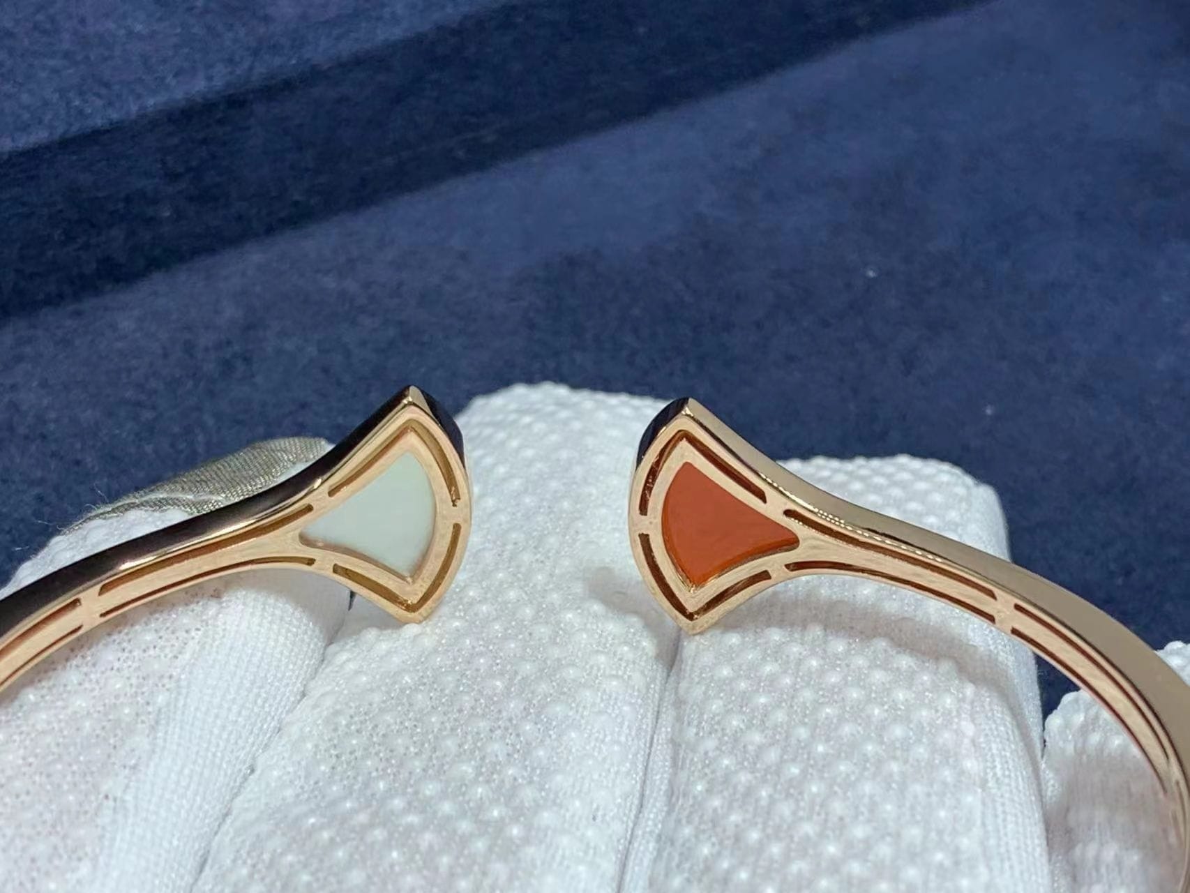 bvlgari divas dream carnelian mother of pearl 18k rose gold open cuff bracelet 5