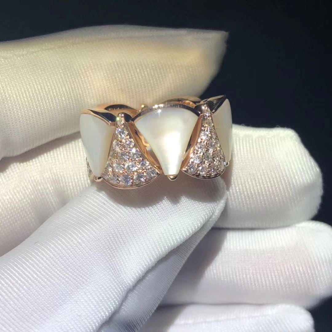 bvlgari divas dream diamond mother of pearl 18k rose gold ring 3