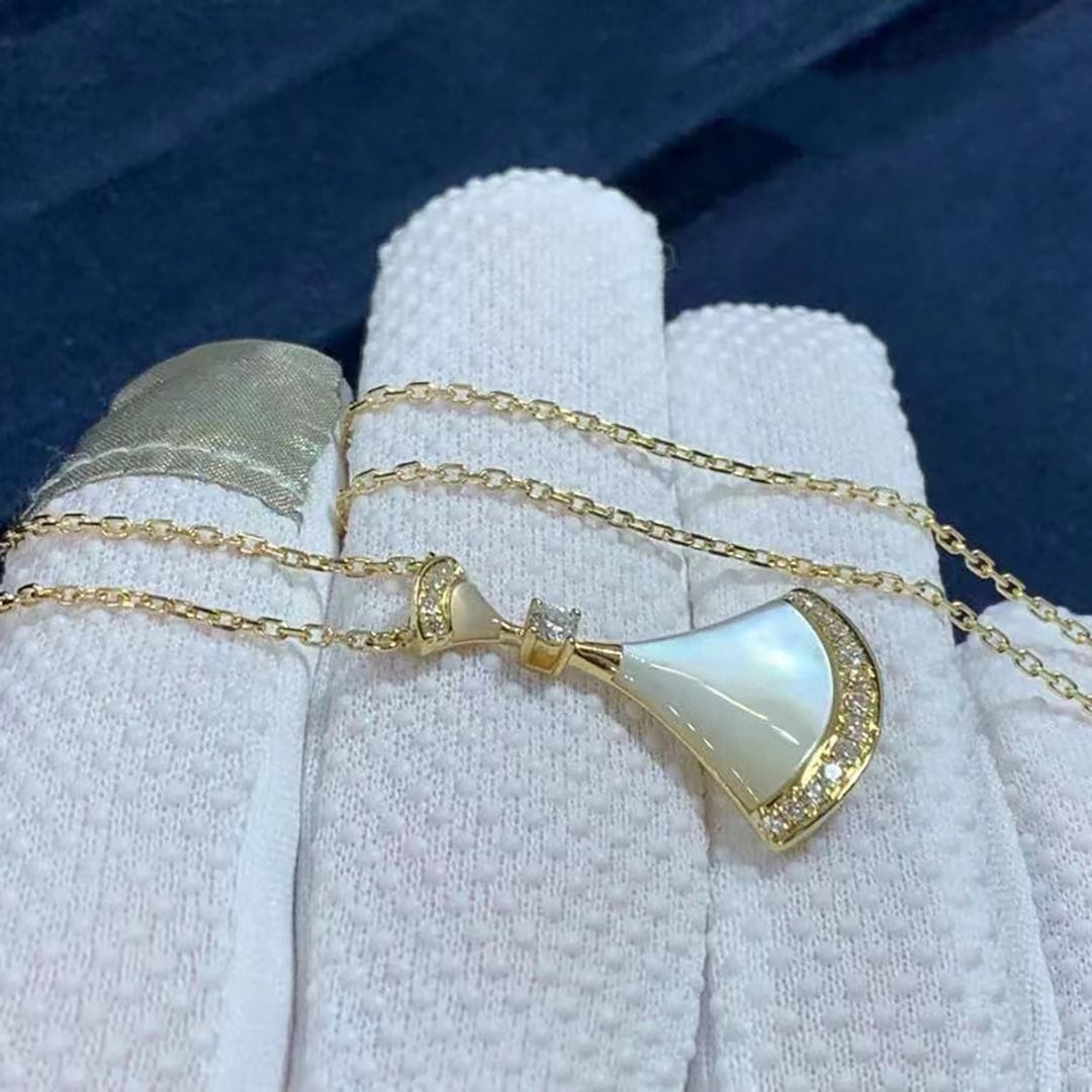 bvlgari divas dream mother of pearl diamond 18k yellow gold necklace 356452