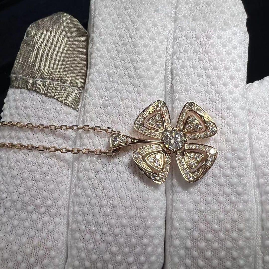 bvlgari fiorever 18k rose gold central diamond pendant necklace
