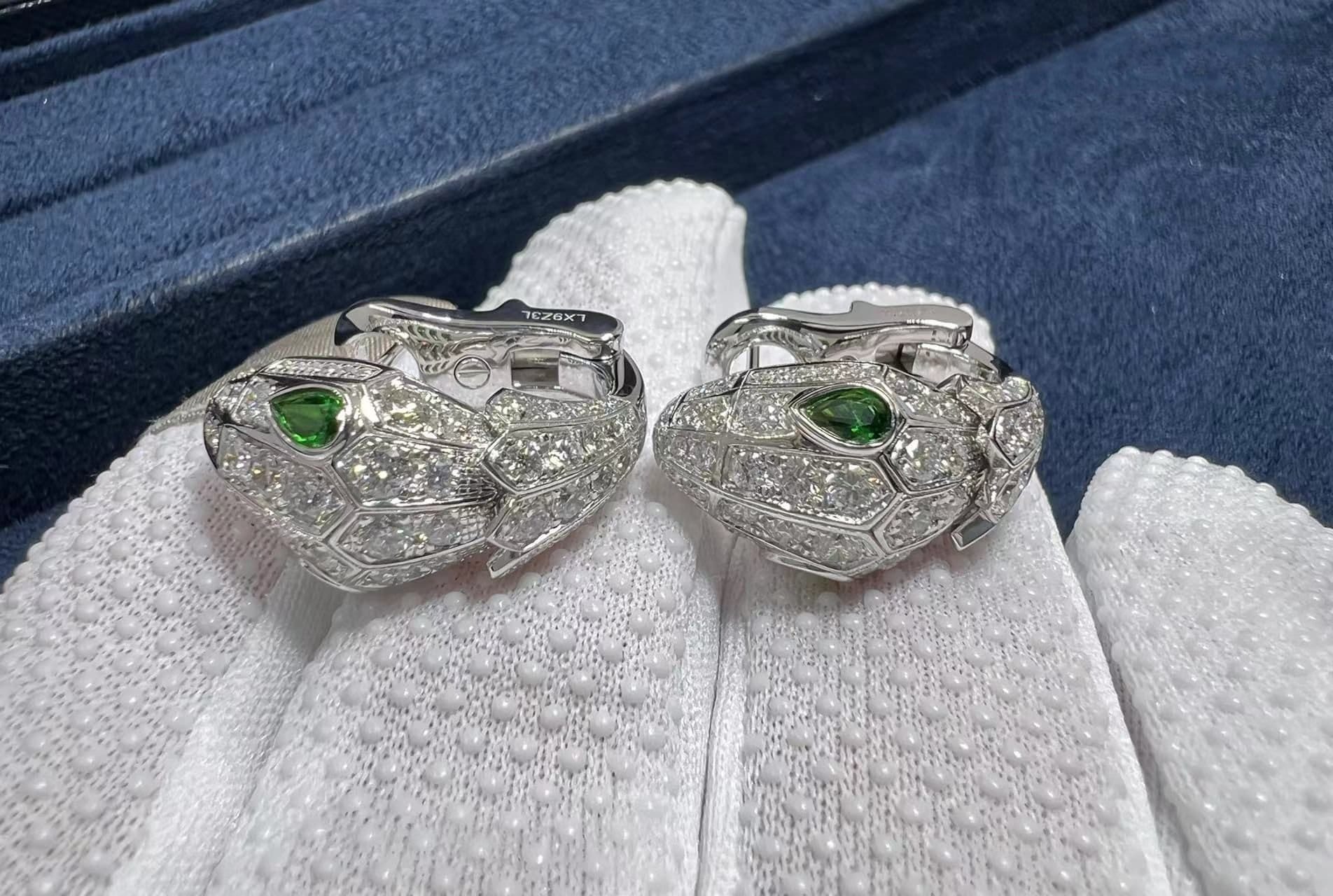 bvlgari serpenti 18k white gold emerald eyes and pave diamonds earrings 354702 1