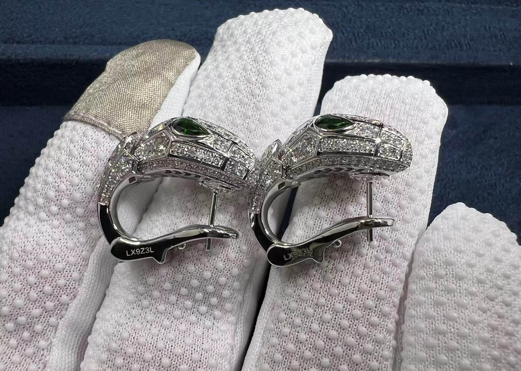 bvlgari serpenti 18k white gold emerald eyes and pave diamonds earrings 354702 5