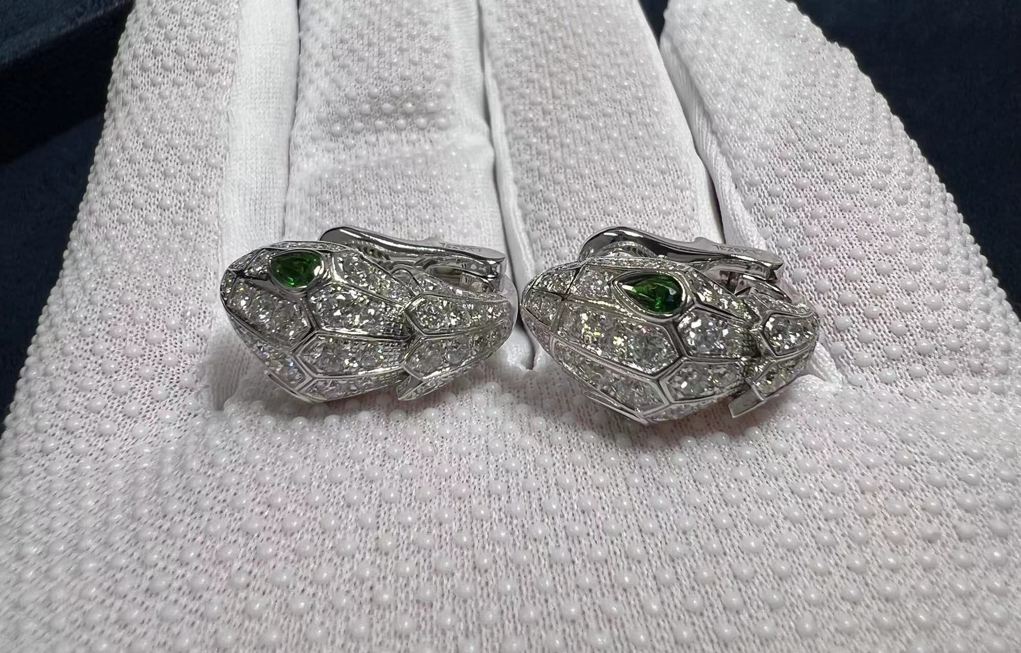 bvlgari serpenti 18k white gold emerald eyes and pave diamonds earrings 354702 6