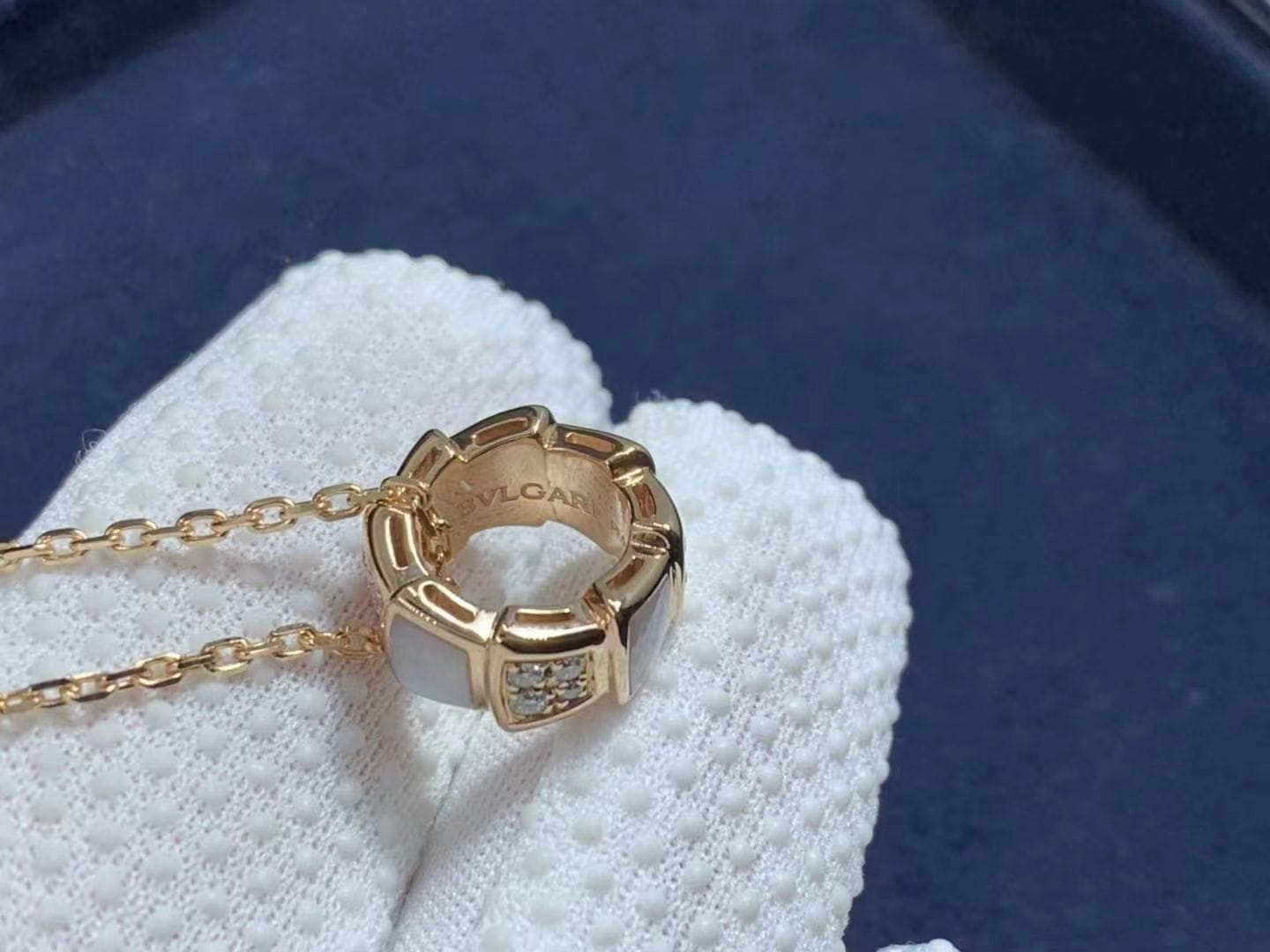 bvlgari serpenti viper 18k rose gold diamond mother of pearl pendant necklace 357095 2