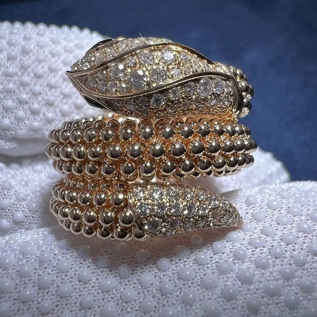 bvlgari serpenti ring in 18 kt rose gold with pave diamonds and black onyx eyes 358657 4