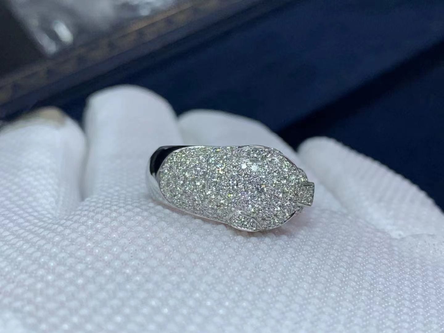 cartier 18k white gold diamond emerald onyx panthere de cartier ring n4224900 6