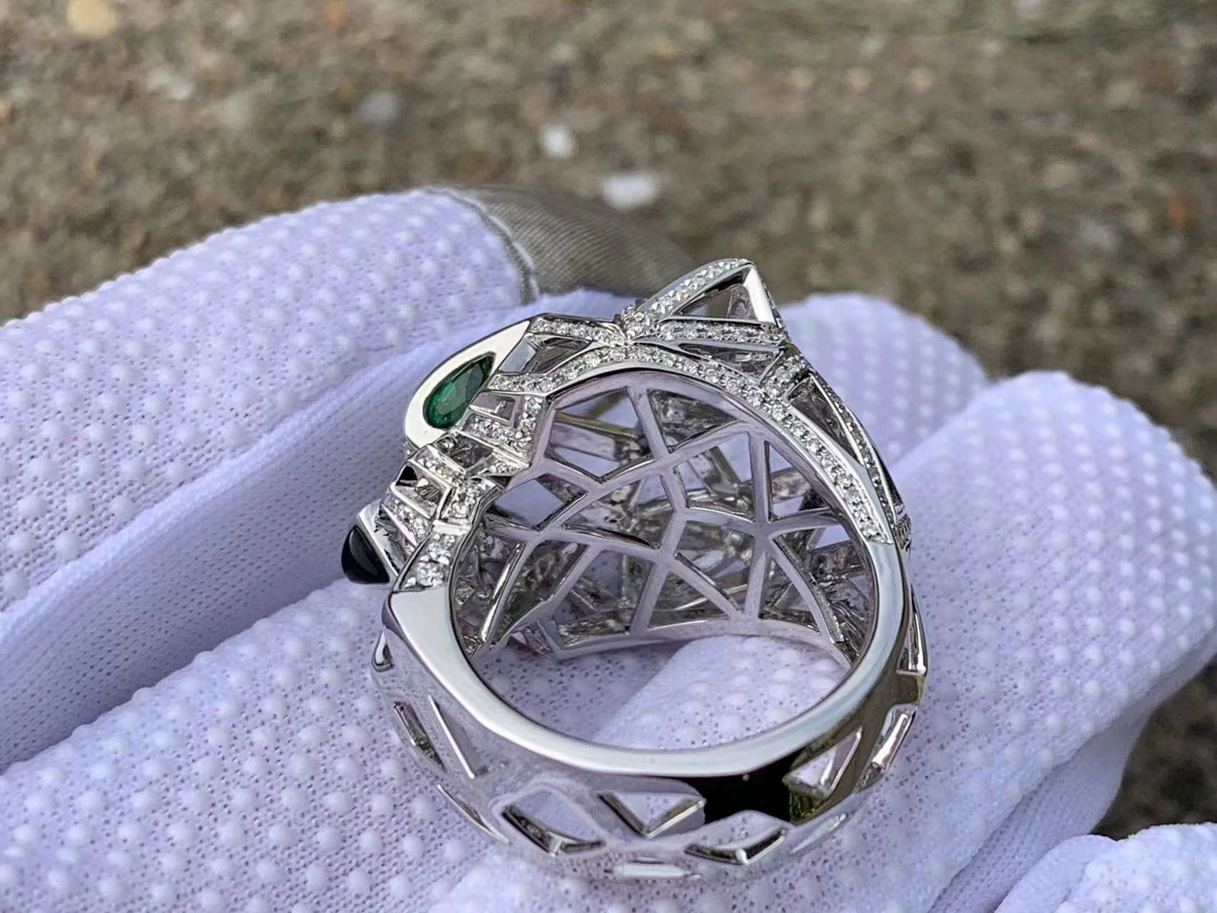 cartier 18k white gold diamond emerald onyx panthere de cartier ring n4768000 3