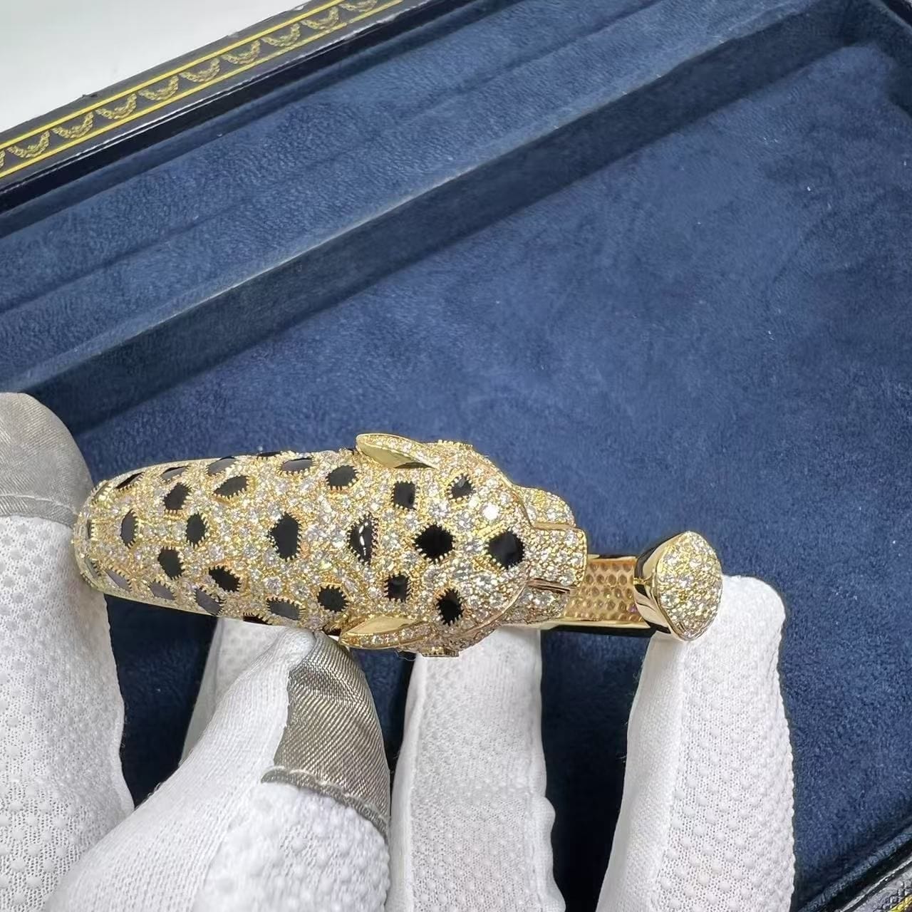 cartier 18k yellow gold full pave diamonds onyx panthere de cartier high jewelry bracelet h6013117 1 1