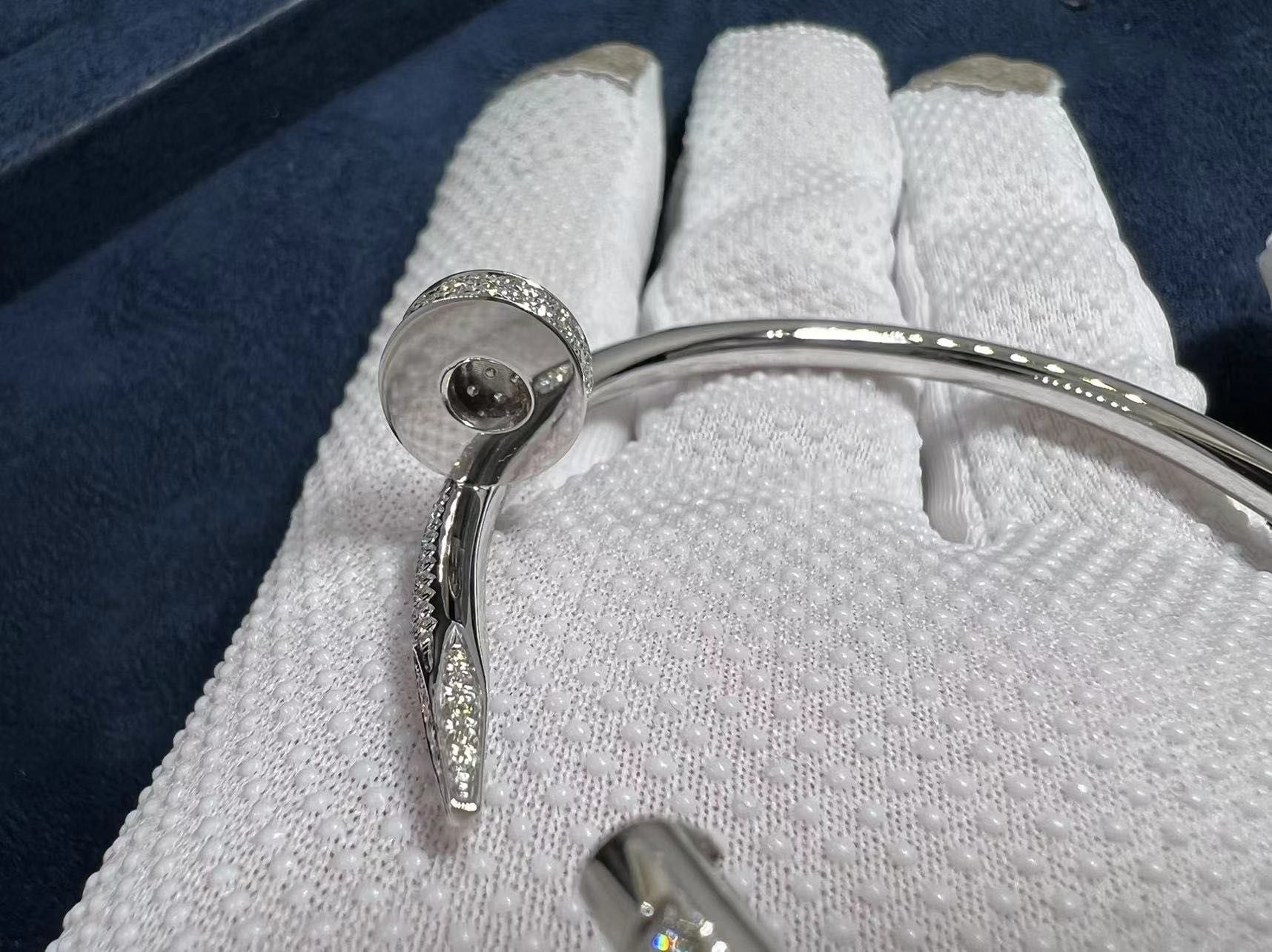 cartier classic 18k white gold diamond juste un clou bracelet n6707317 7