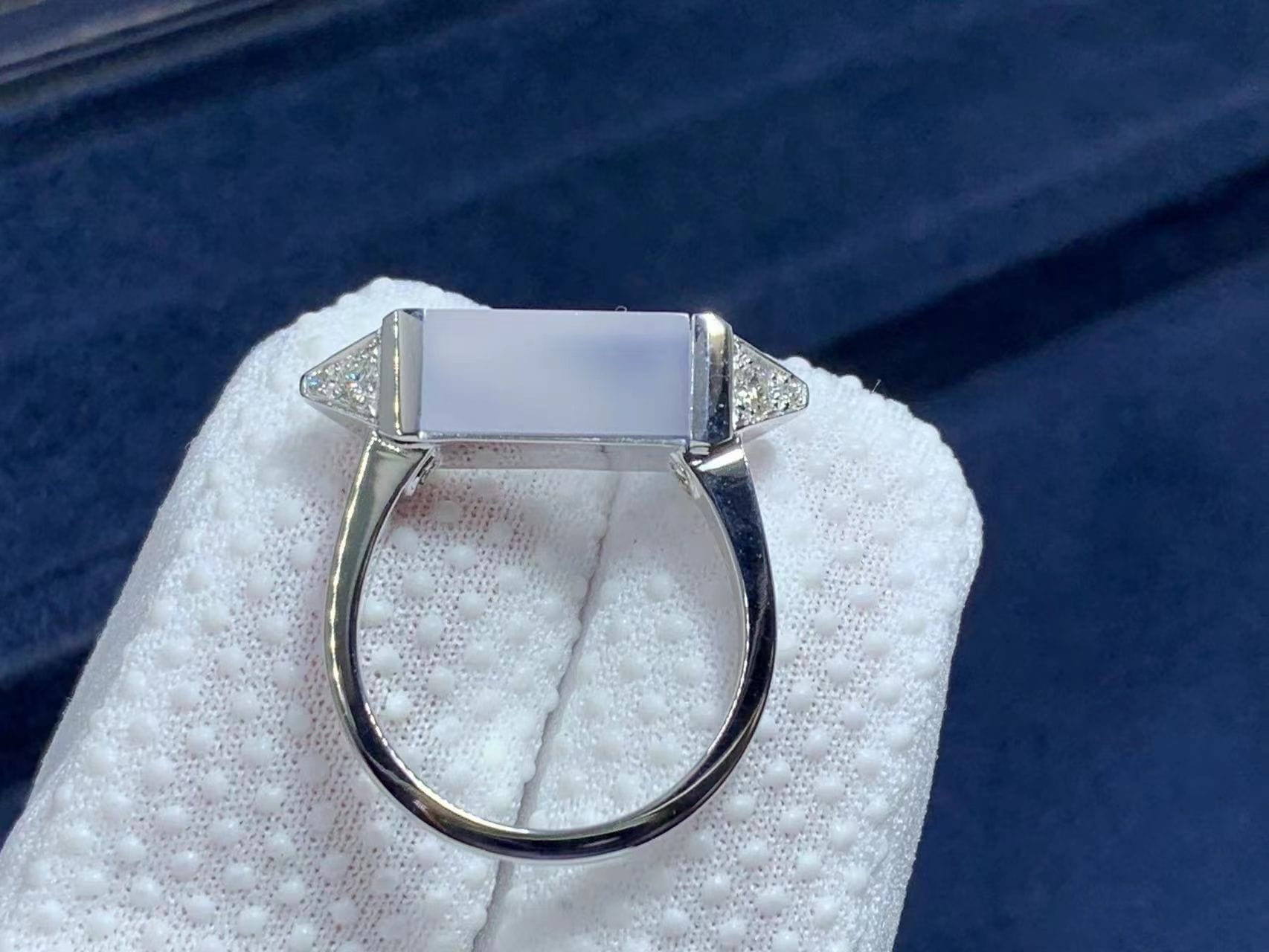 cartier les berlingots de cartier 18k white gold blue chalcedony diamond ring b4234800 1