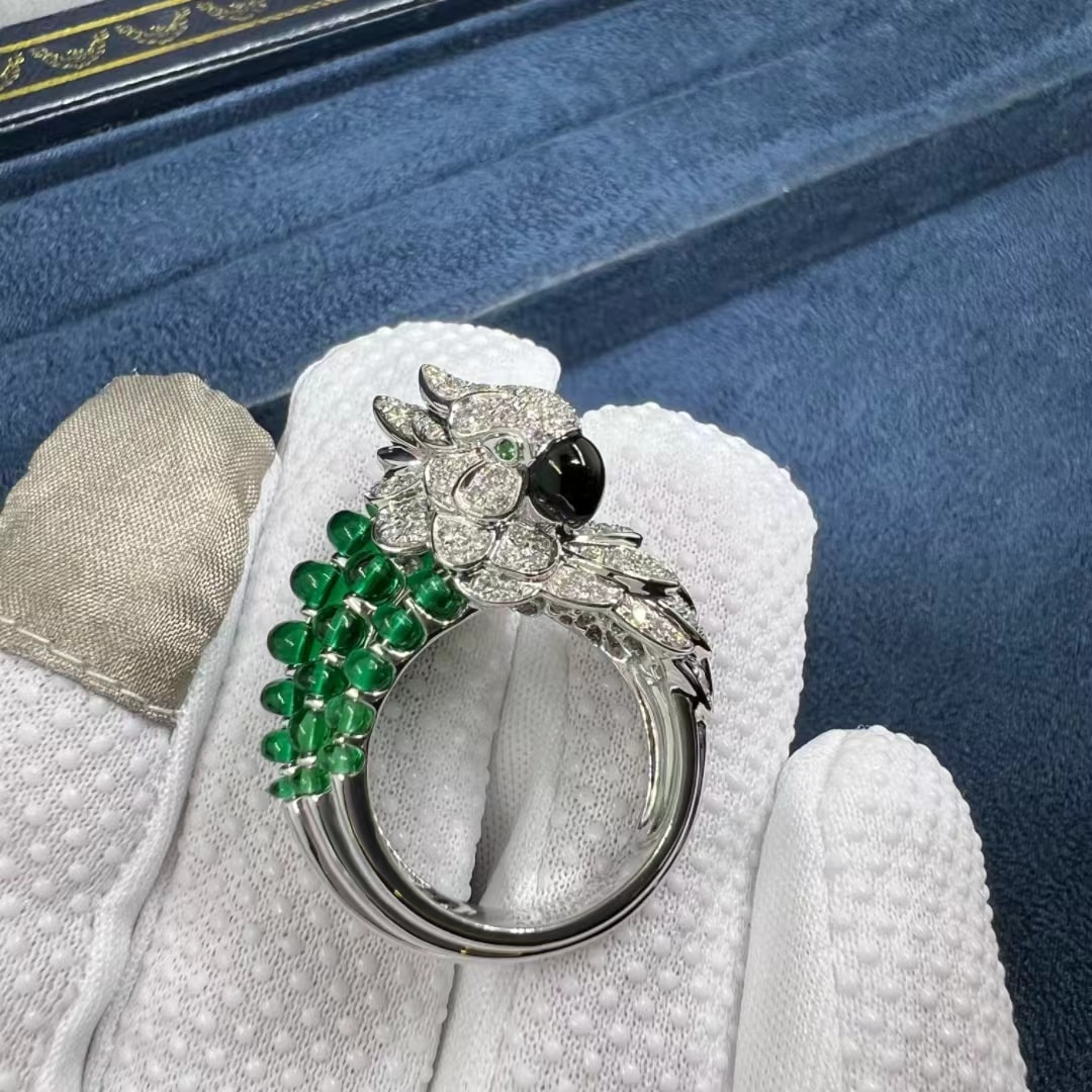 cartier les oiseaux liberes 18k white gold emearls and diamonds parrot ring 1