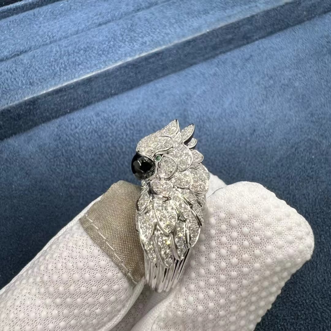 cartier les oiseaux liberes 18k white gold emearls and diamonds parrot ring 4