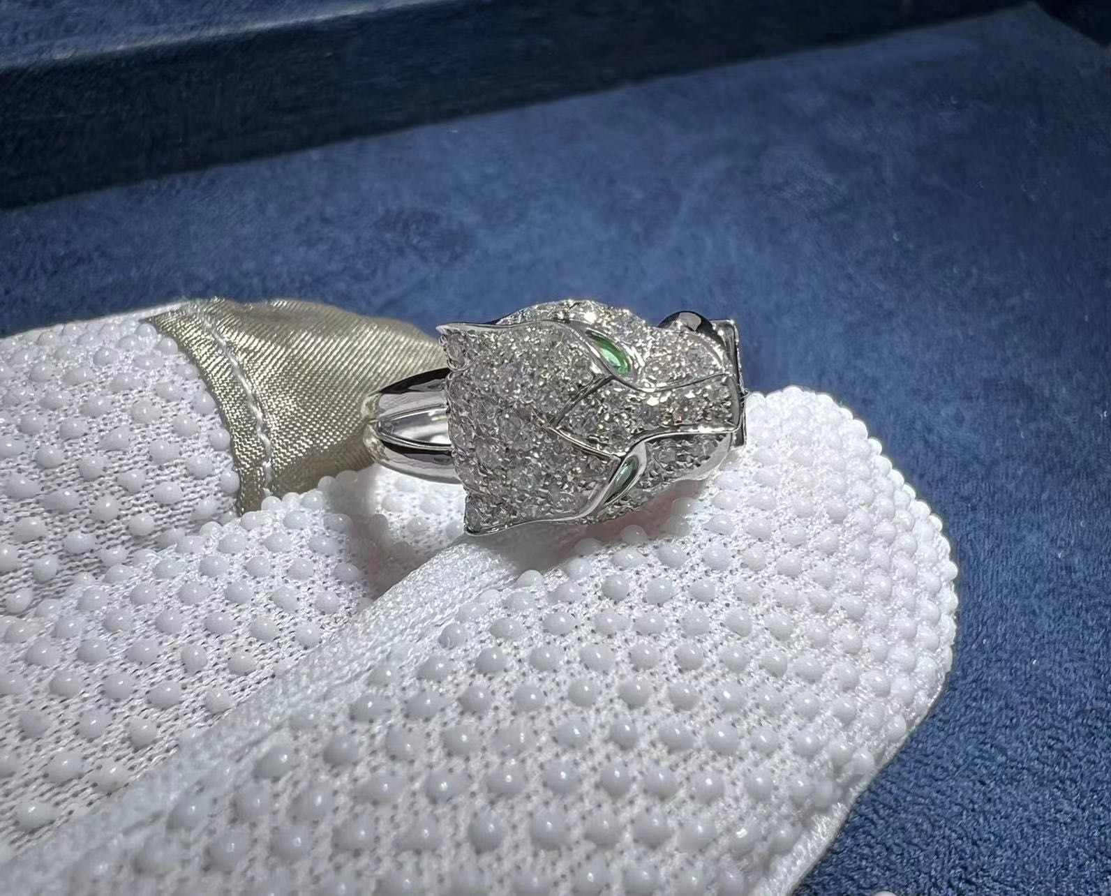 cartier panthere de cartier white gold emeralds onyx ring n4244700 2