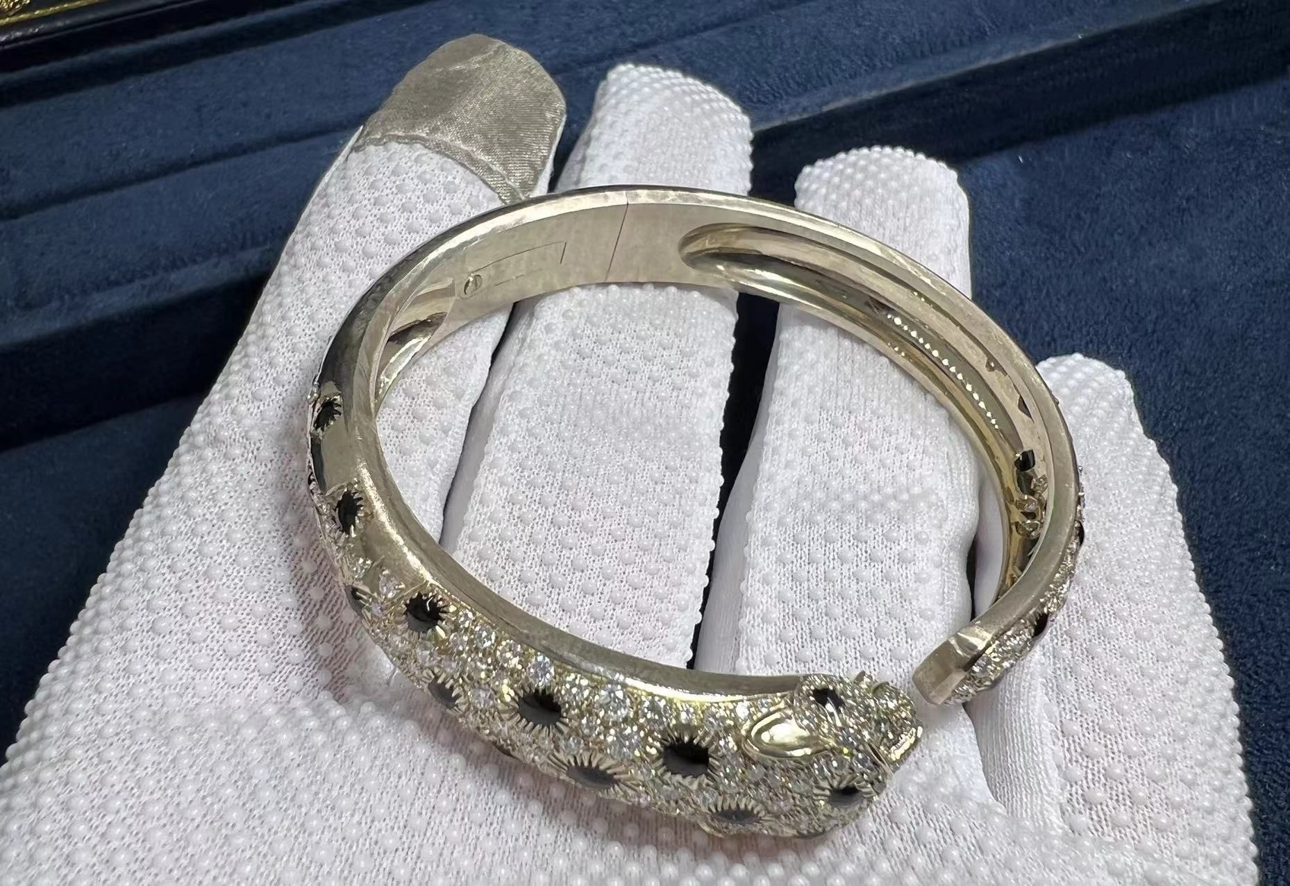 cartier panthere de cartier bracelet in 18k white gold with 225 diamonds n6715617 1