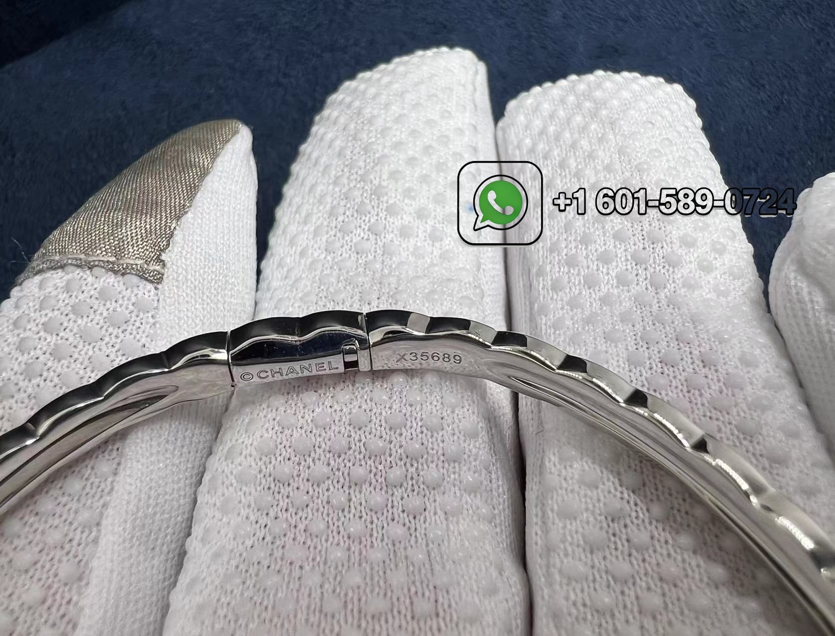 chanel 18k white gold diamond coco crush mini bangle 3