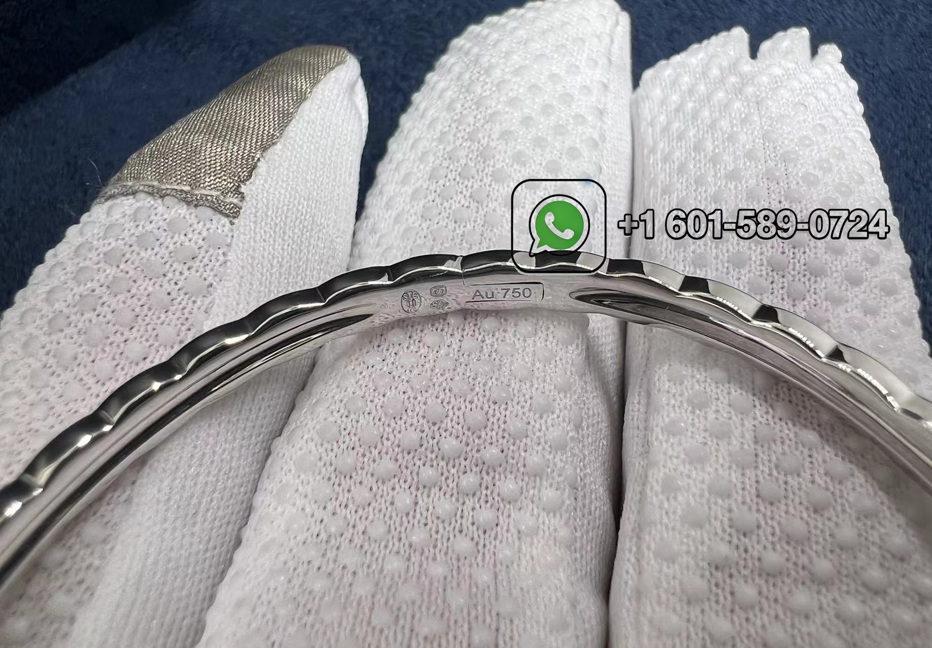 chanel 18k white gold diamond coco crush mini bangle 4