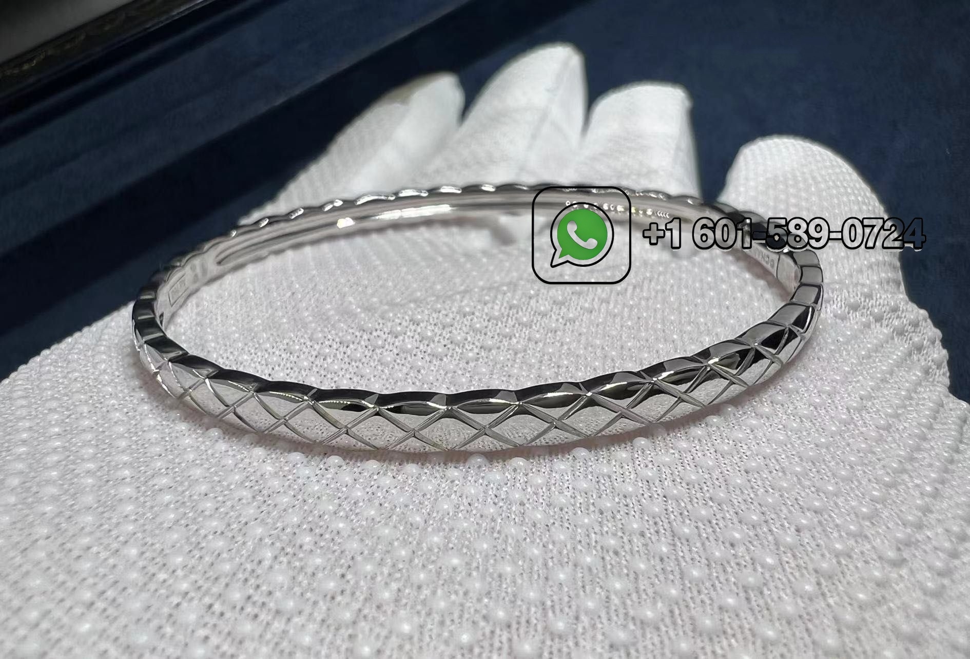 chanel 18k white gold diamond coco crush mini bangle 5