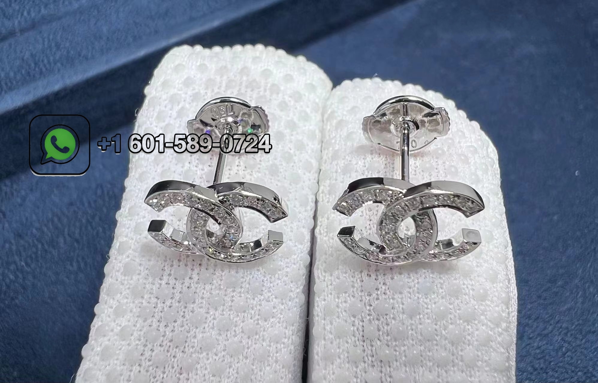 chanel cc logo small version 18k white gold diamond earrings 1