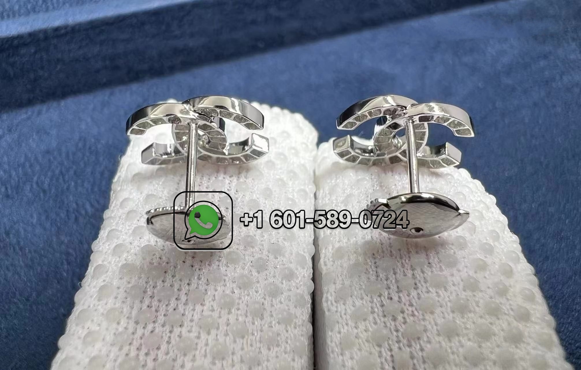 chanel cc logo small version 18k white gold diamond earrings 2