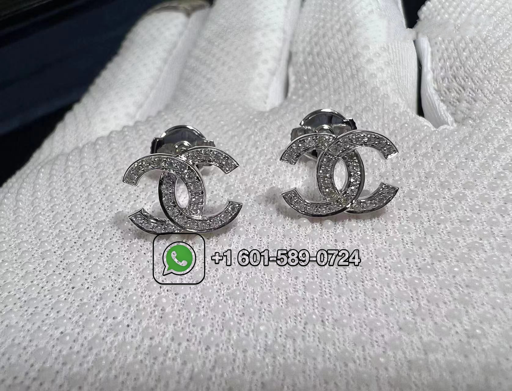 chanel cc logo small version 18k white gold diamond earrings 4