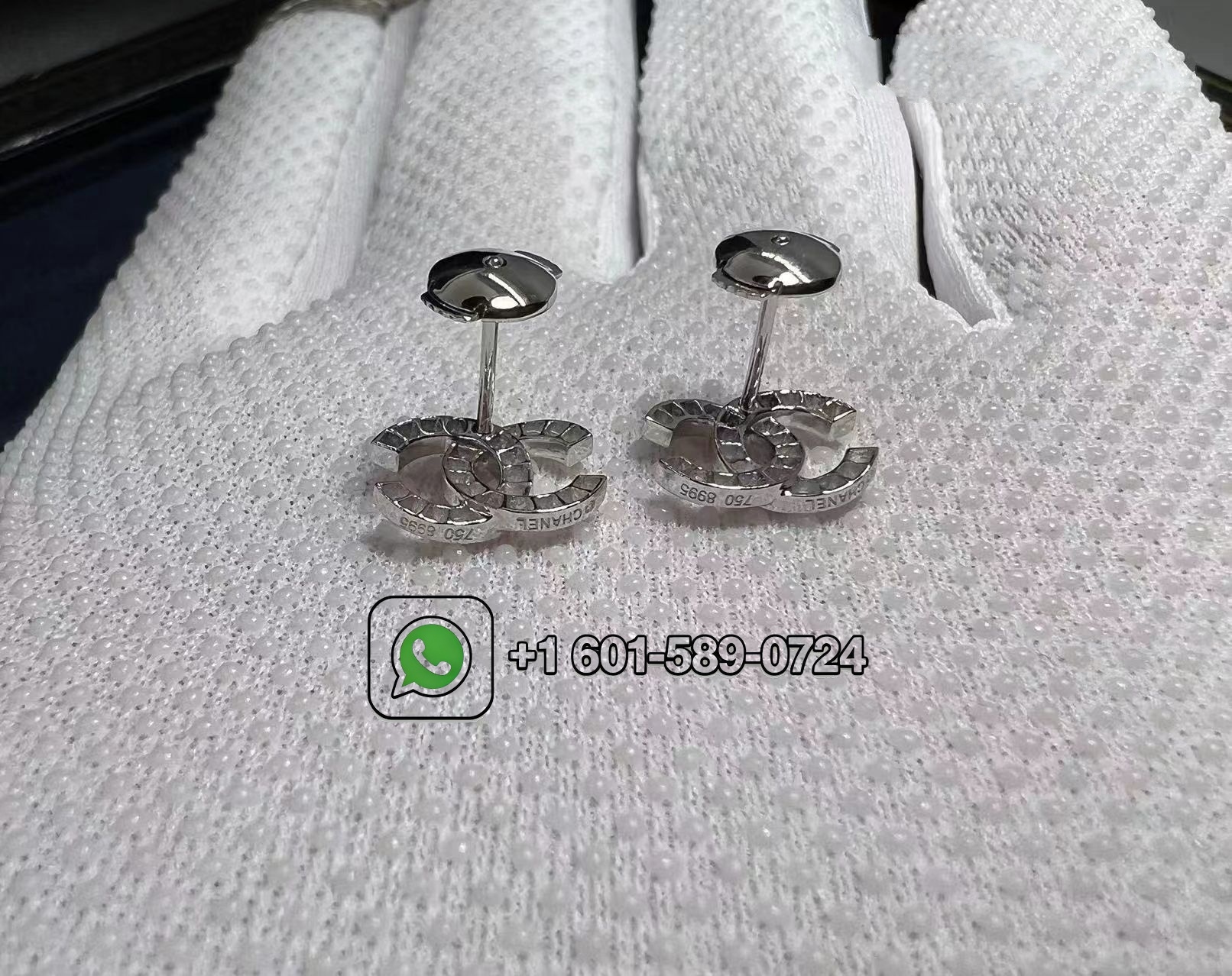 chanel cc logo small version 18k white gold diamond earrings 5