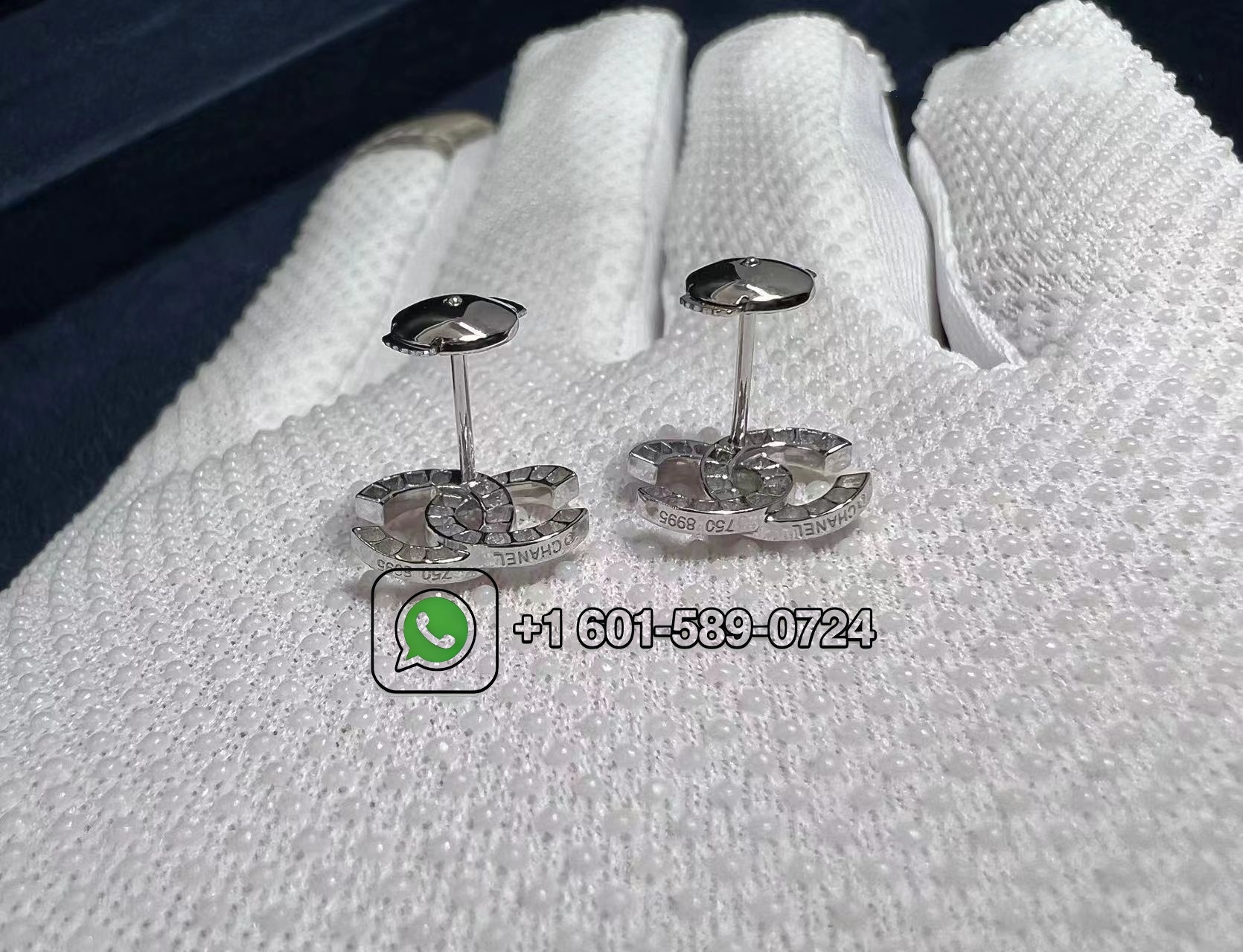 chanel cc logo small version 18k white gold diamond earrings 6