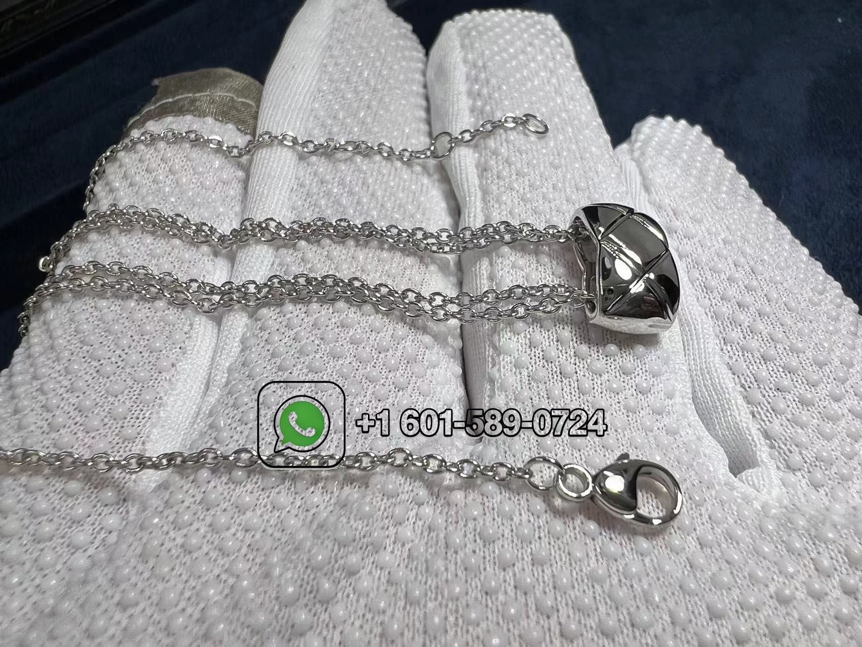 chanel coco crush necklace quilted motif 18k white gold 1