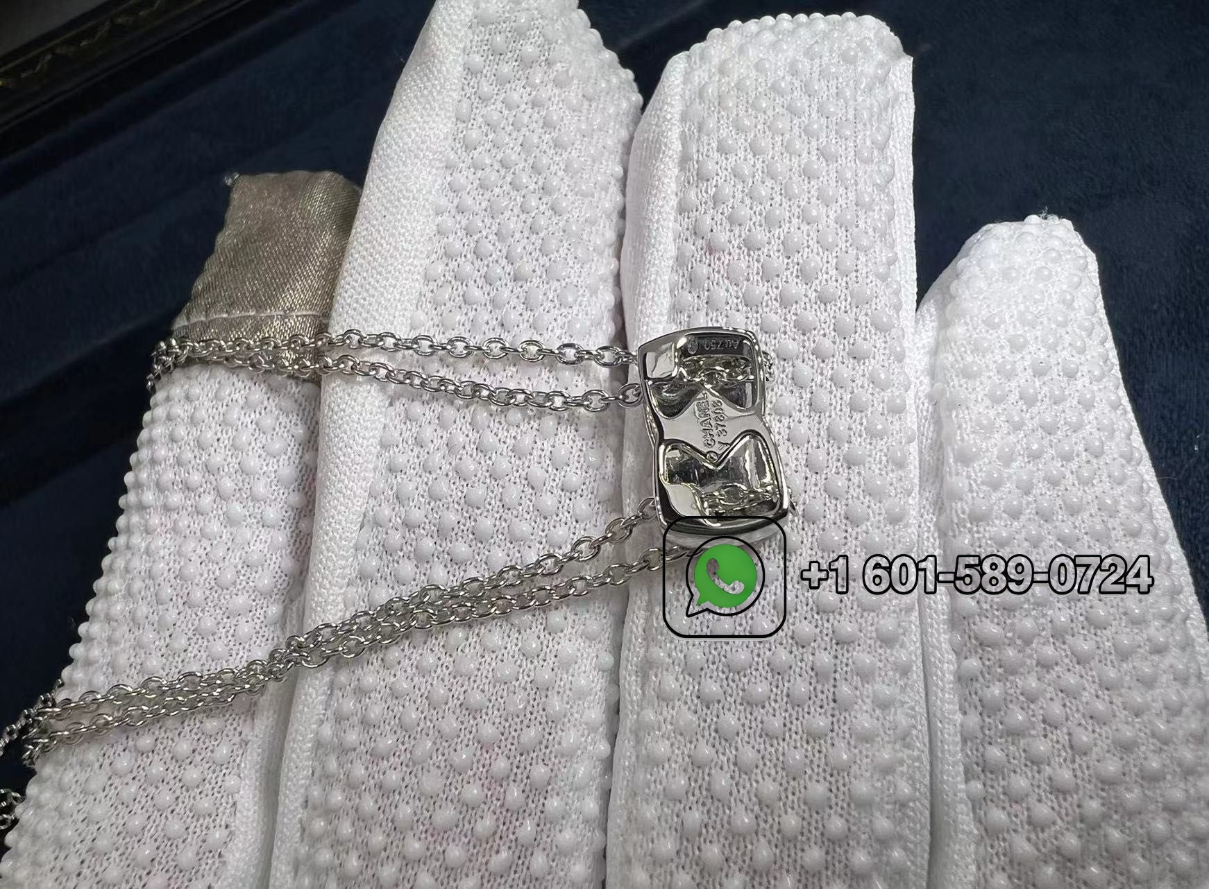 chanel coco crush necklace quilted motif 18k white gold 2
