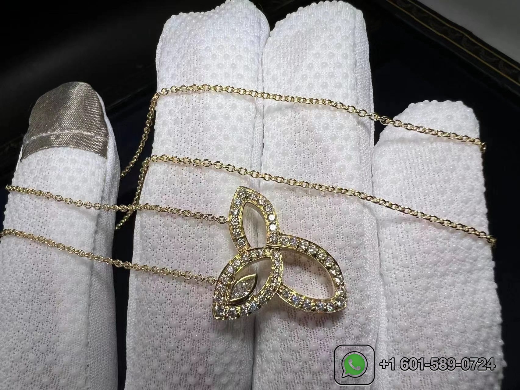 harry winston lily cluster 18k yellow gold diamond pendant necklace 1