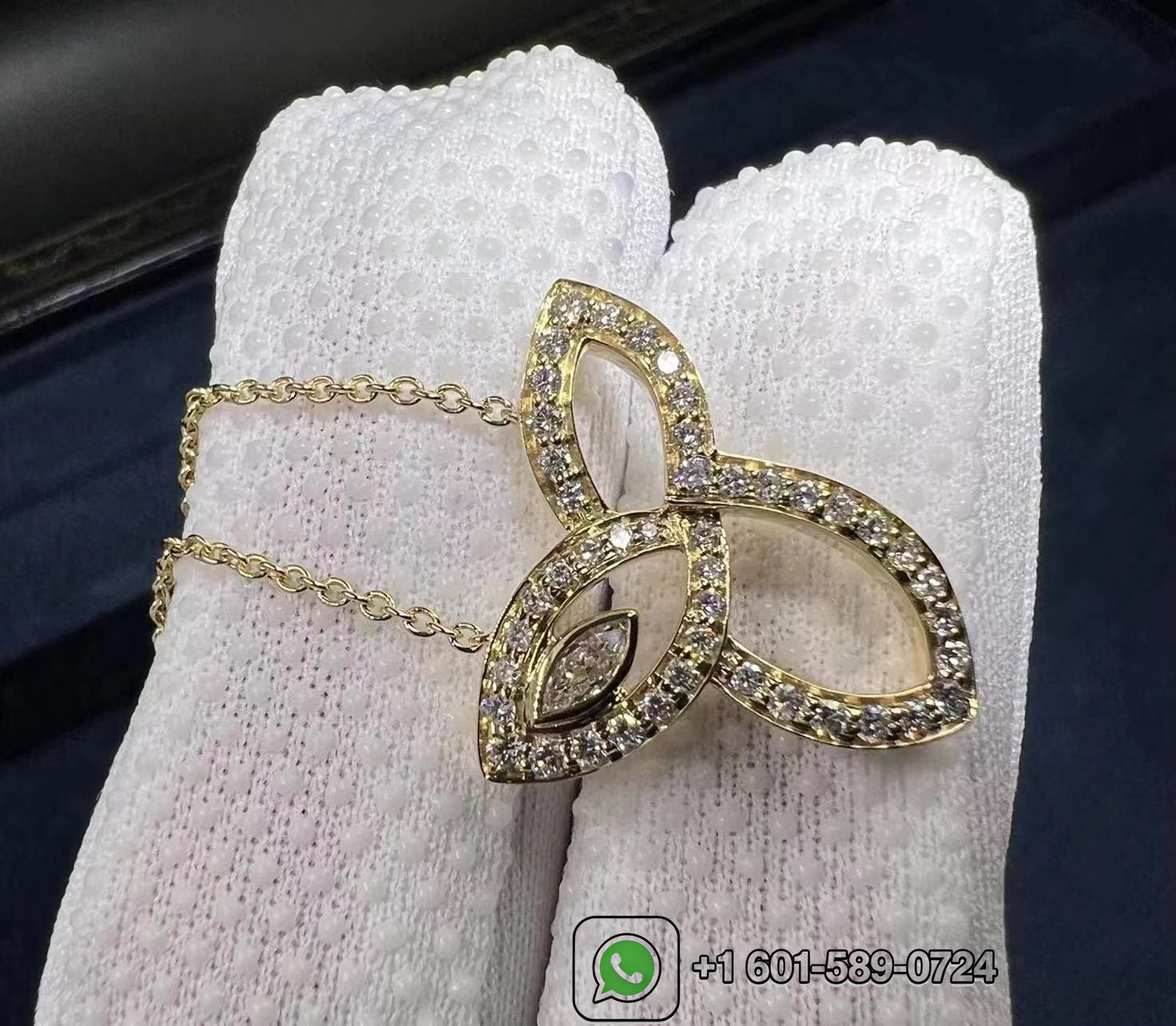 harry winston lily cluster 18k yellow gold diamond pendant necklace 2