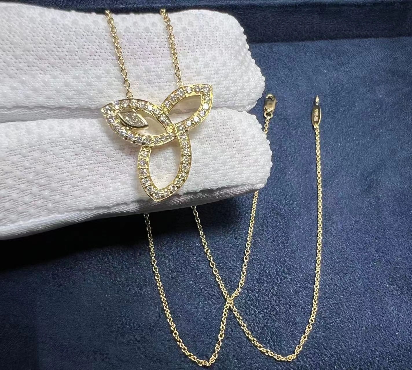 harry winston lily cluster 18k yellow gold diamond pendant necklace 3