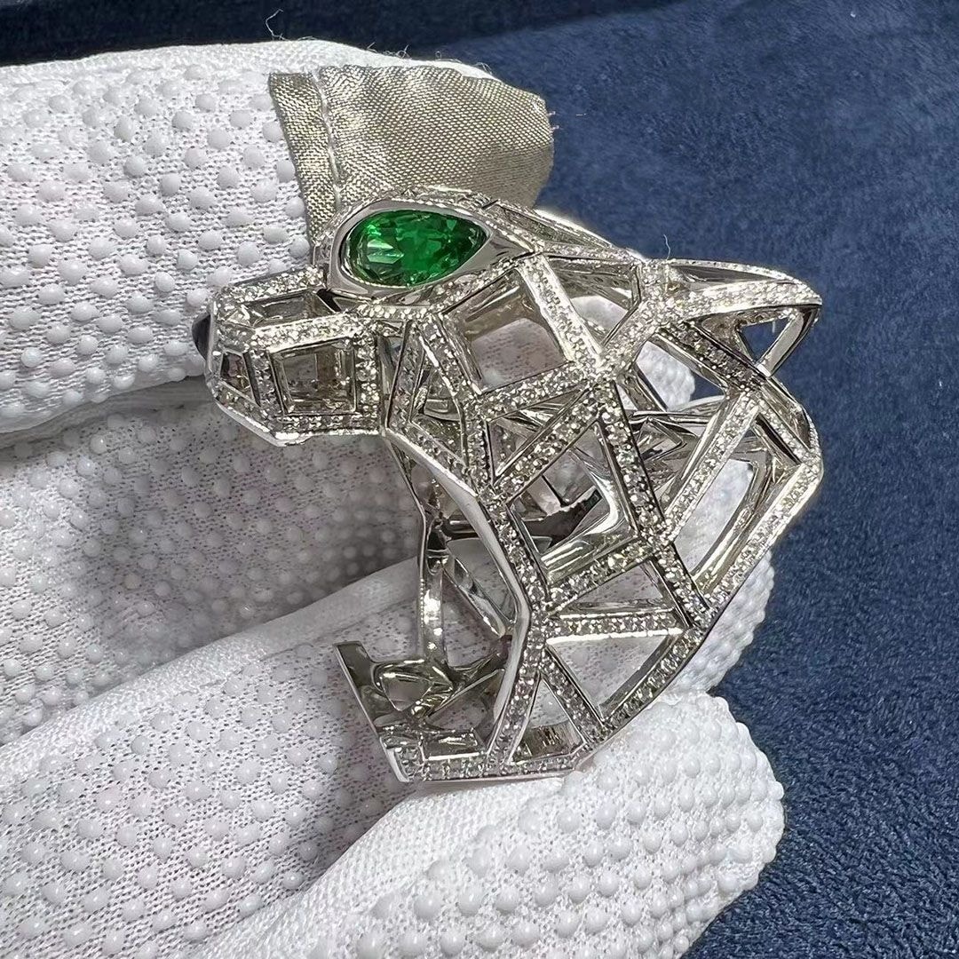 panthere de cartier 18k white gold emeralds onyx diamond pave ring n4722400