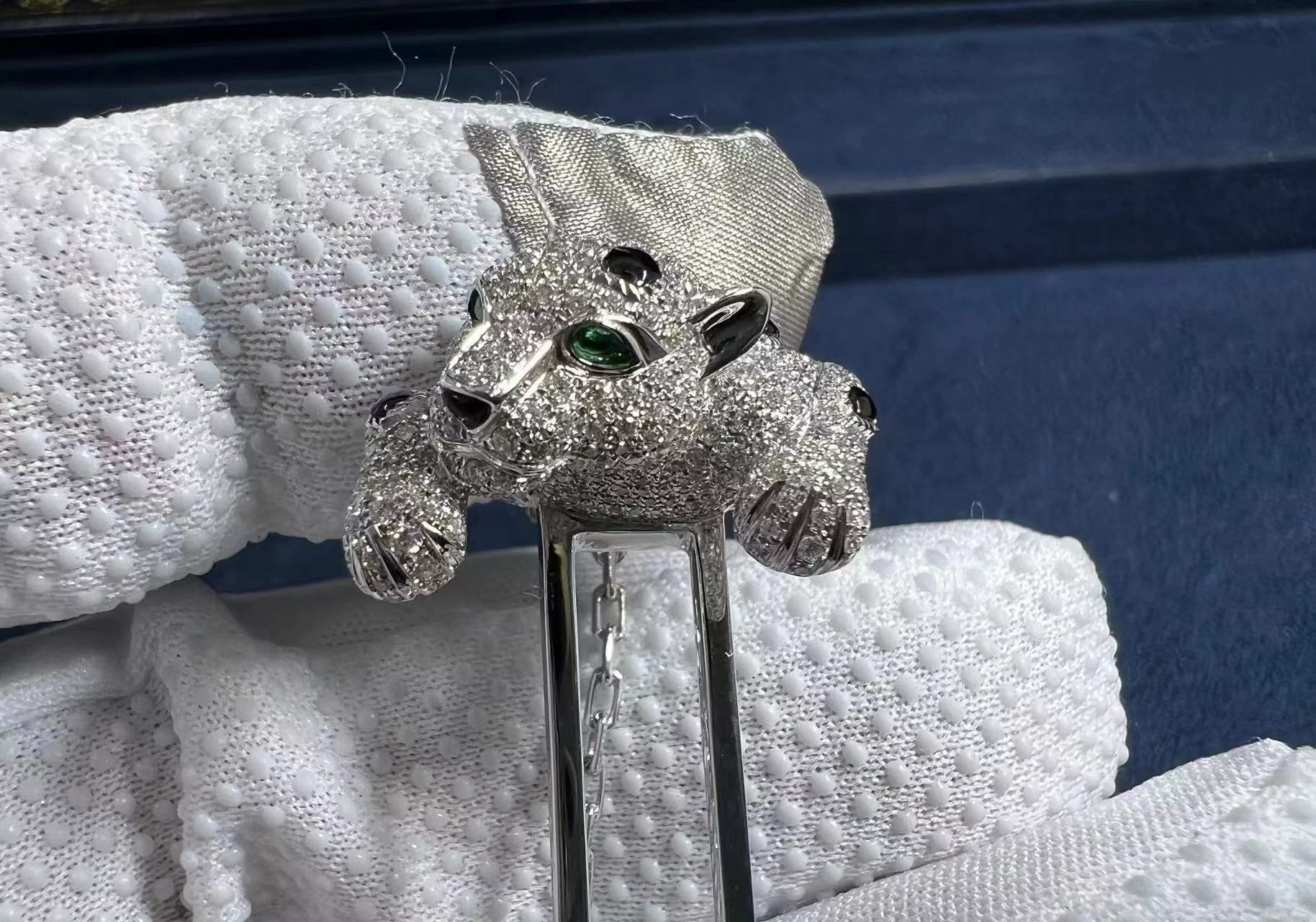 panthere de cartier pocket gem in rhodium finish 18k white gold og000175 4