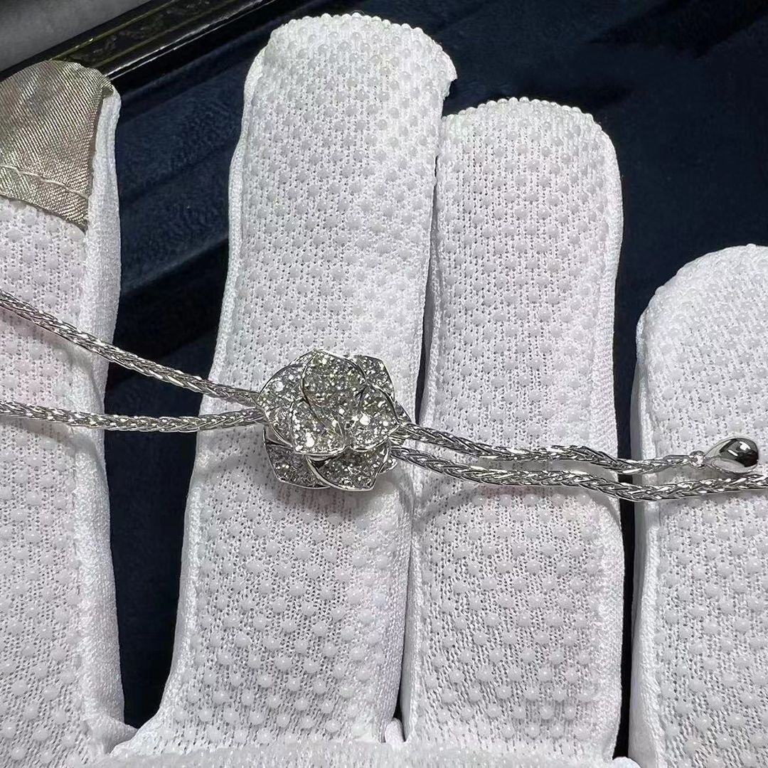 piaget rose necklace in 18k white gold set with 41 brilliant cut diamonds