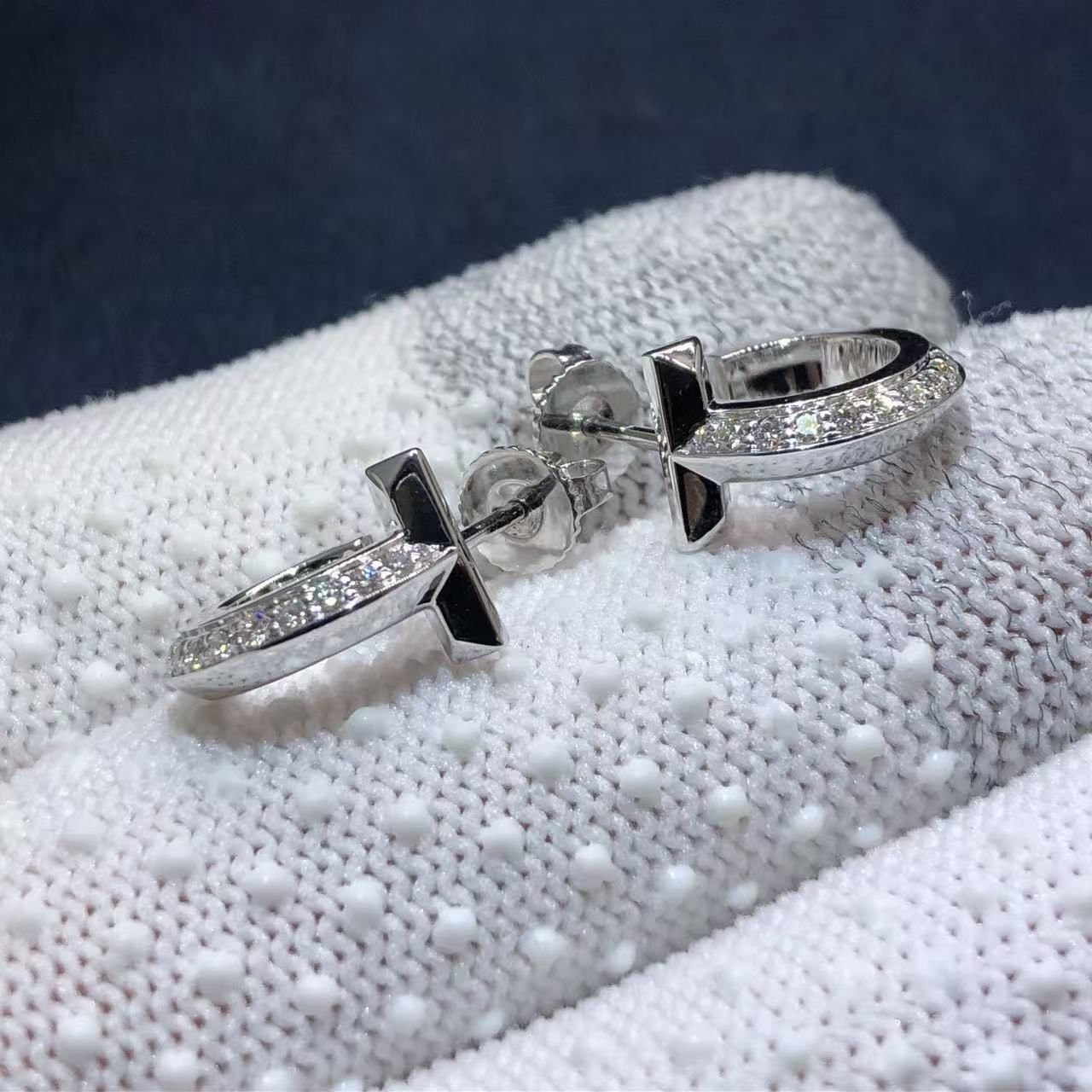 tiffany co. t1 18k white gold diamond extra small hoop earrings 69783031