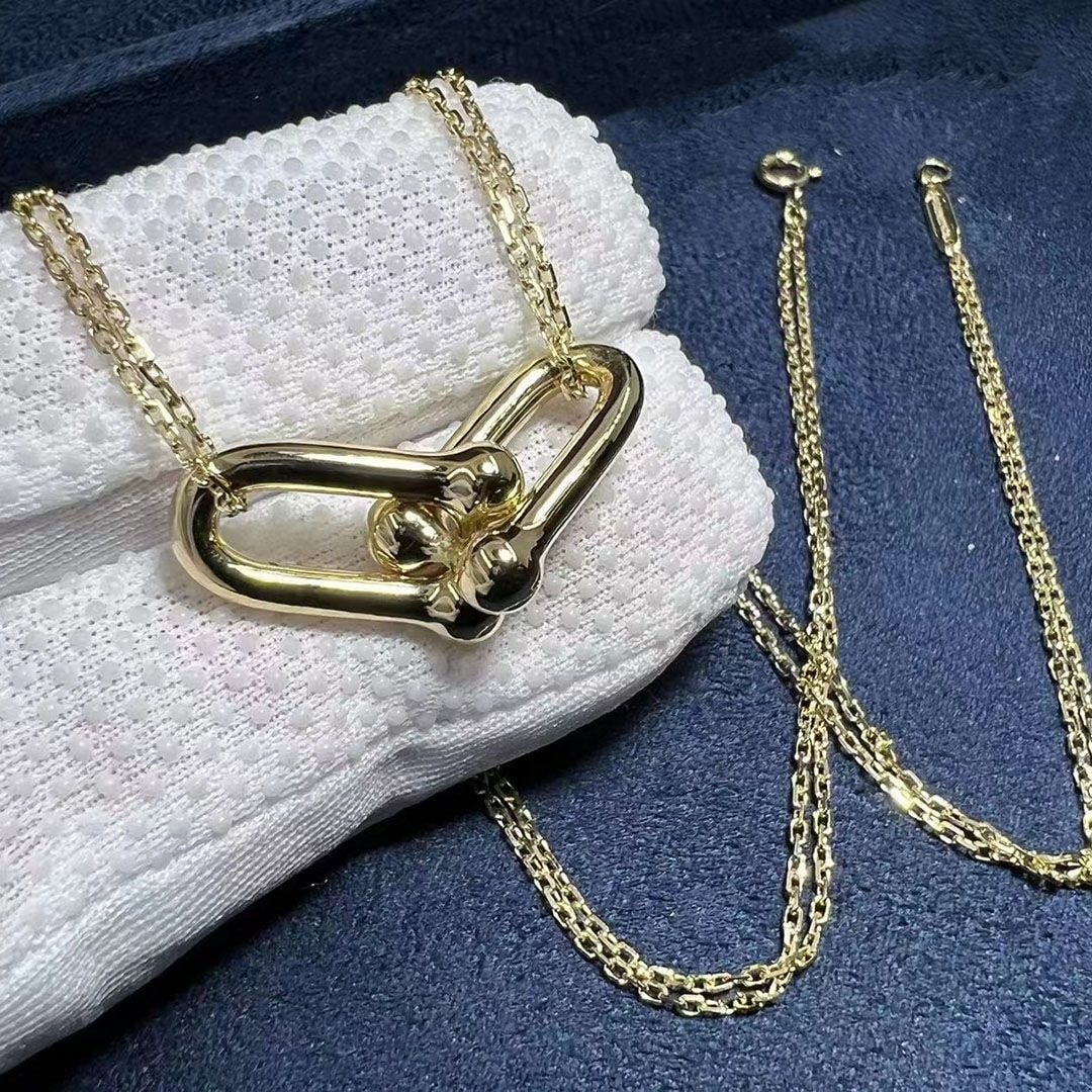 tiffany hardwear double link pendant in 18k yellow gold