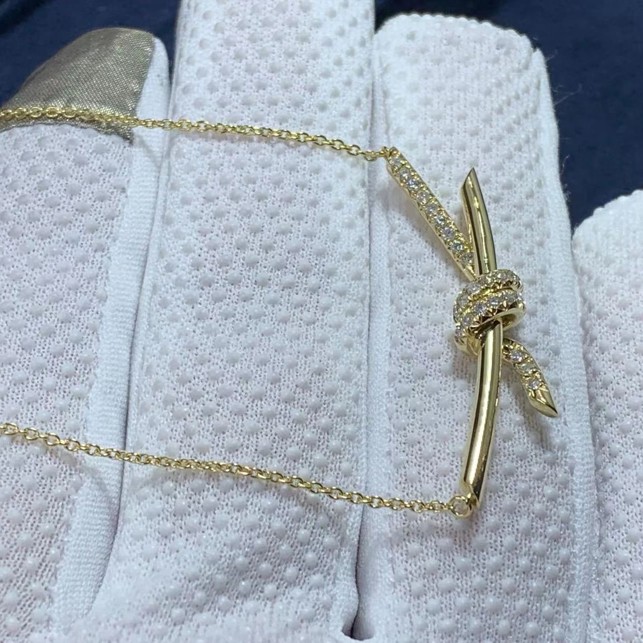 tiffany knot 18k yellow gold with diamonds pendant necklace